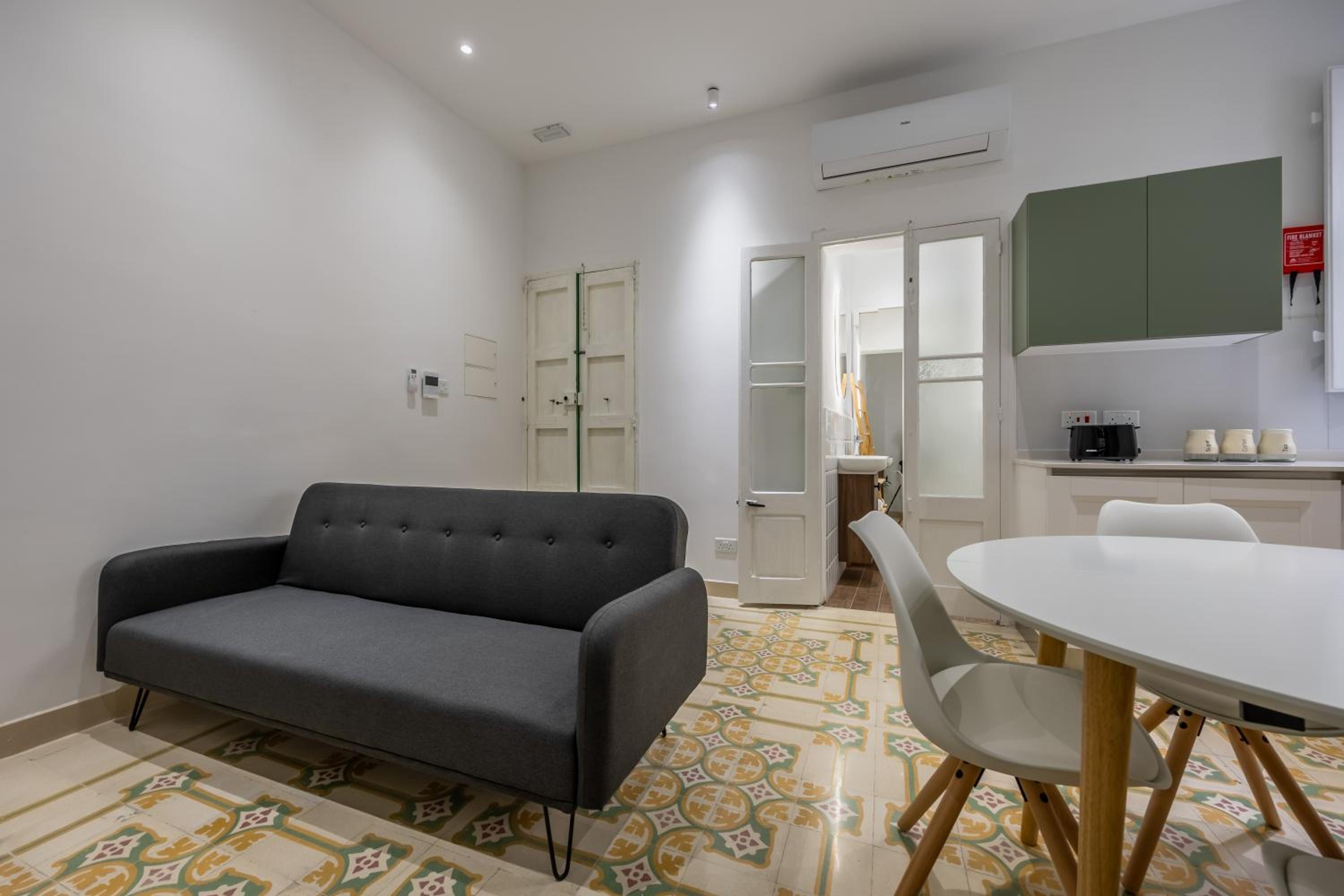 Modern luxury apt, a stone throw away to Valletta view 2