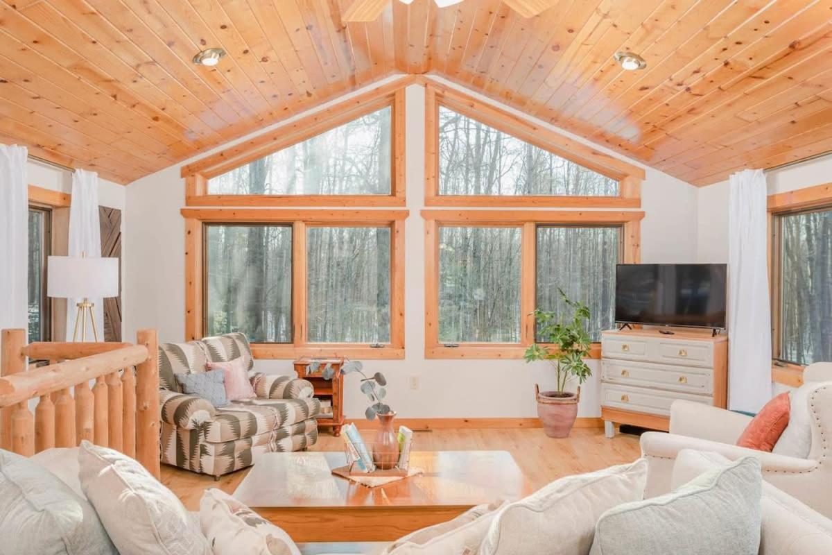 Getaway Lane Luxury Retreat view 3