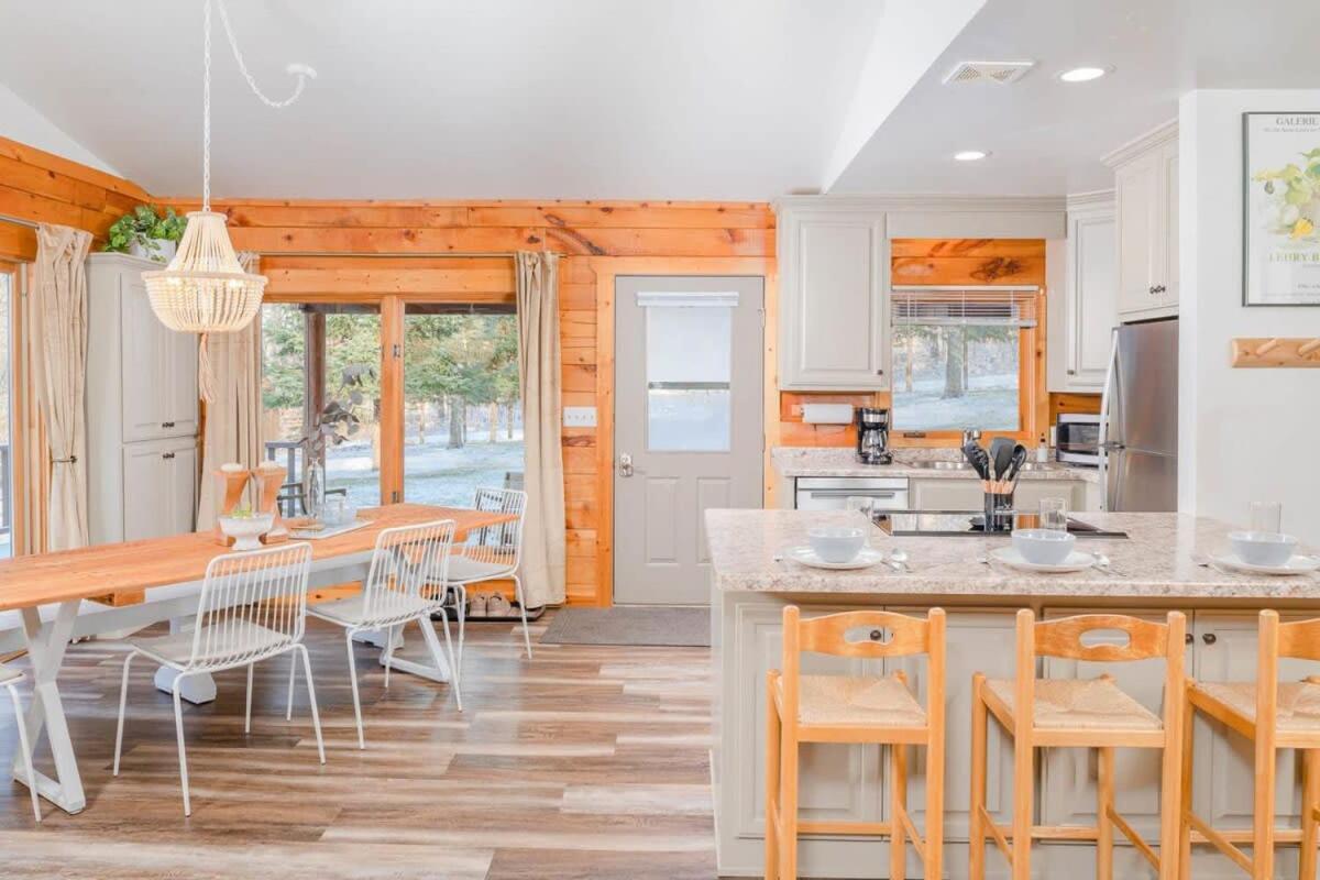 Getaway Lane Luxury Retreat view 4