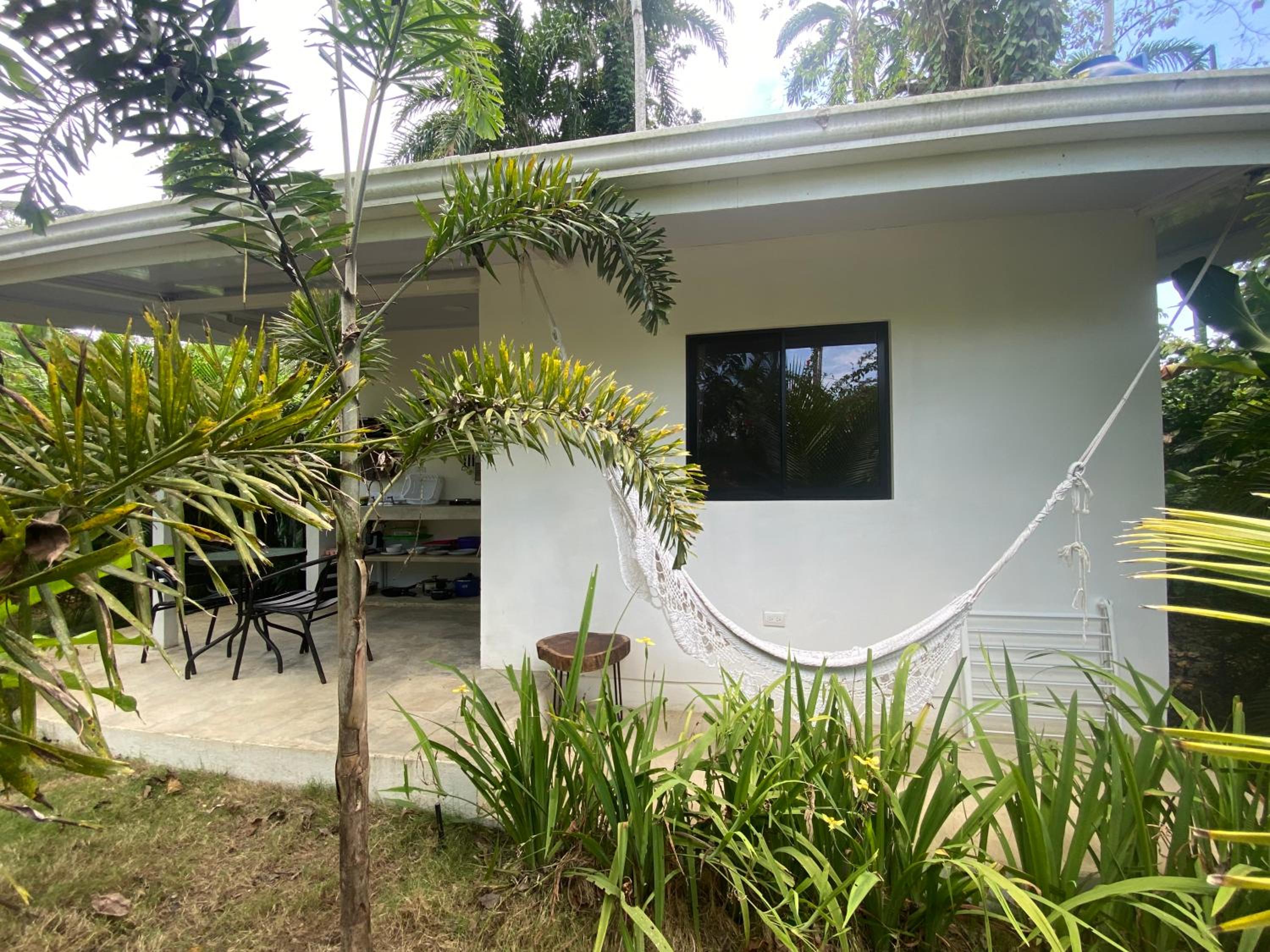 Jungle apartment with bathtub and outdoor shower