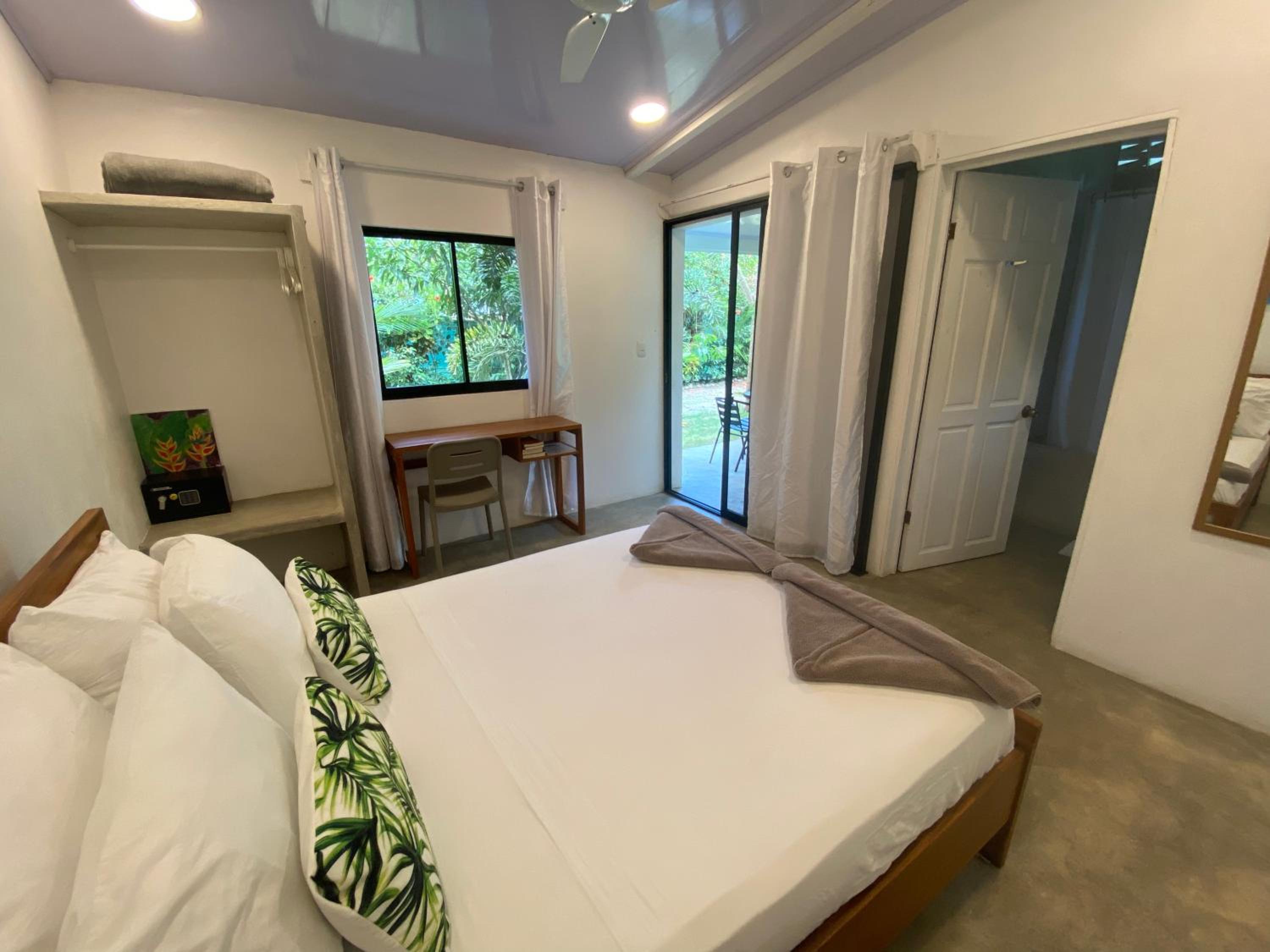 Jungle apartment with bathtub and outdoor shower