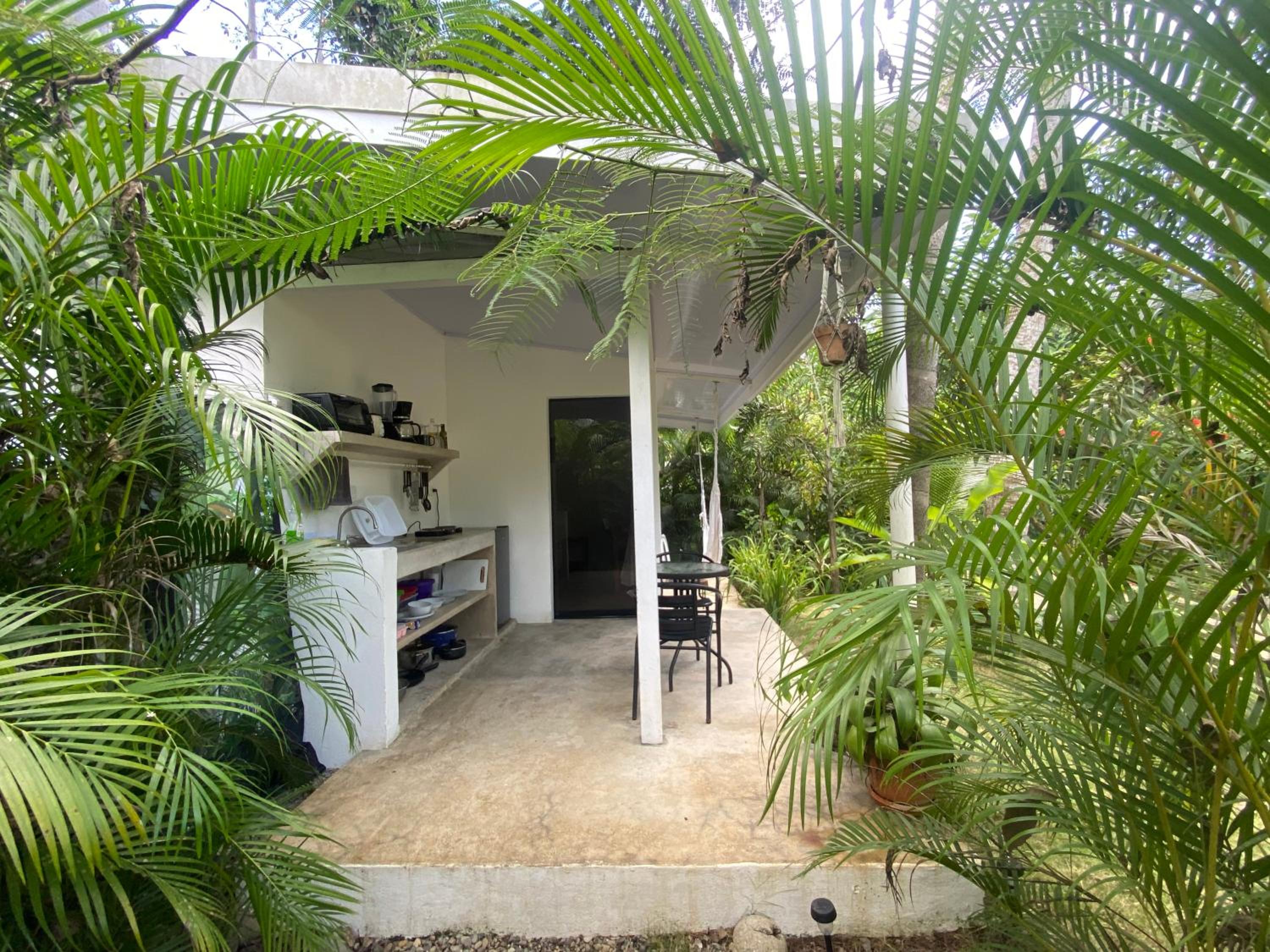 Jungle apartment with bathtub and outdoor shower