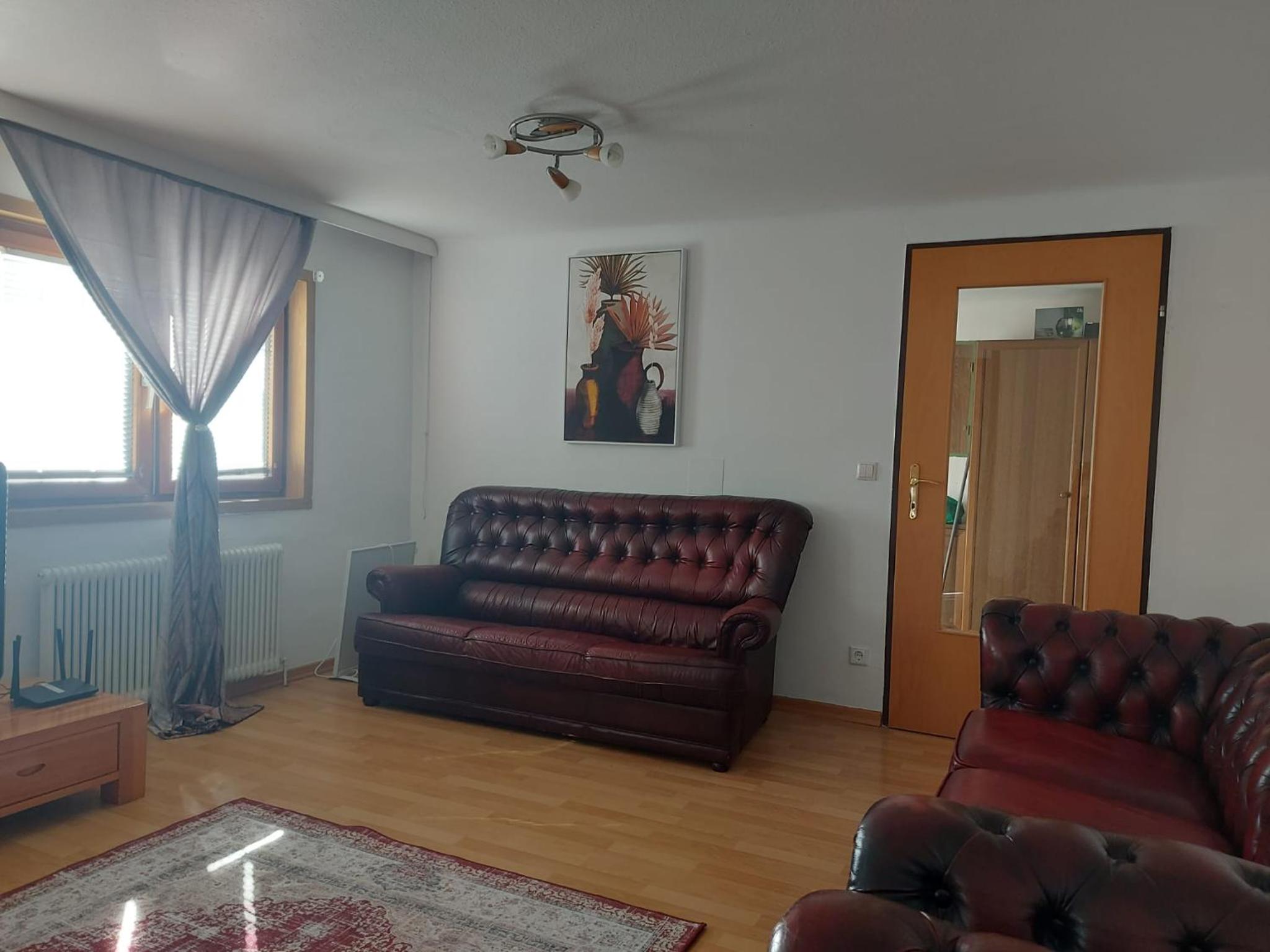 2 Bedrooms, 2 Baths House with a Living Room an Upstairs Reception rea