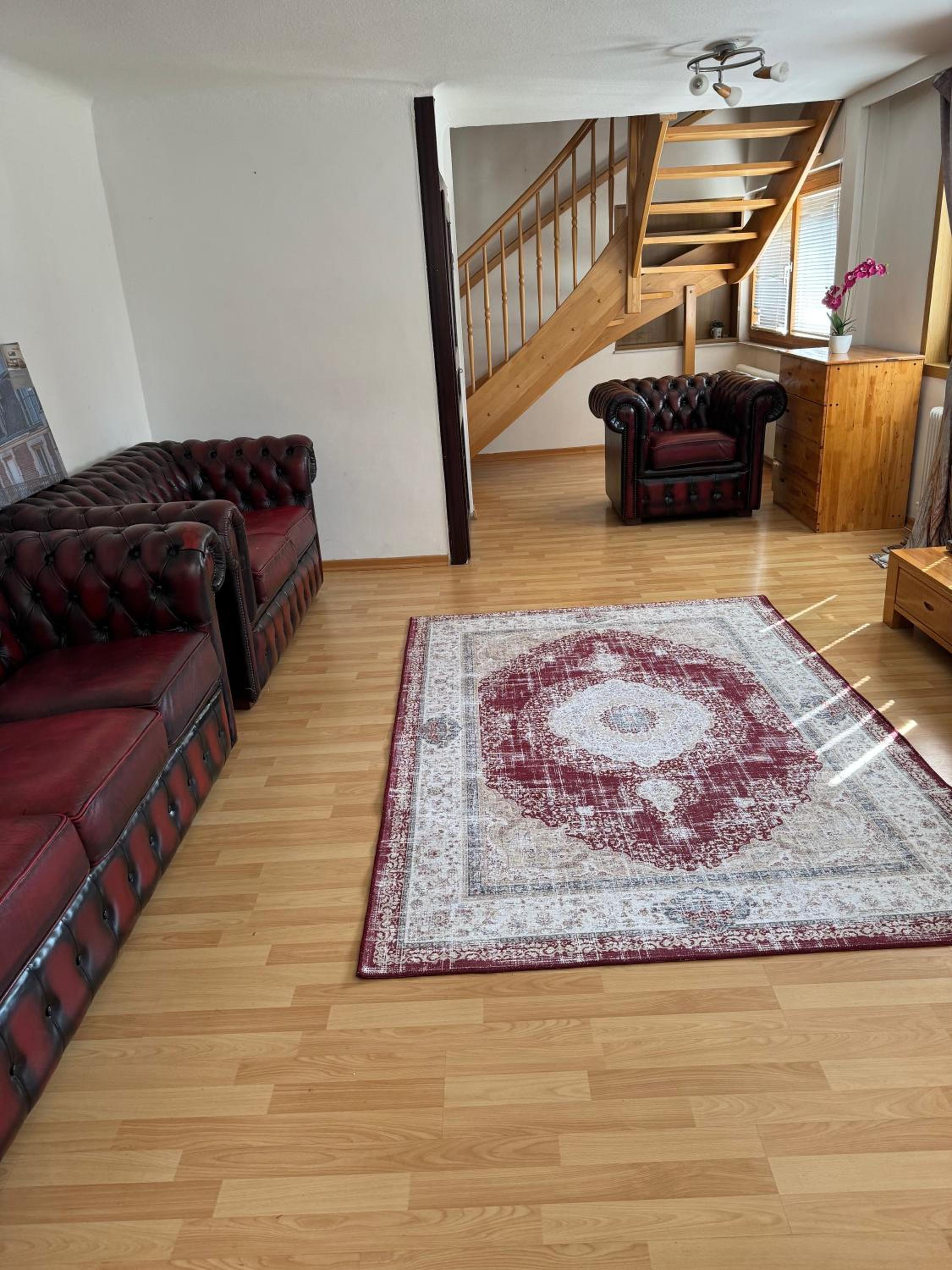 2 Bedrooms, 2 Baths House with a Living Room an Upstairs Reception rea