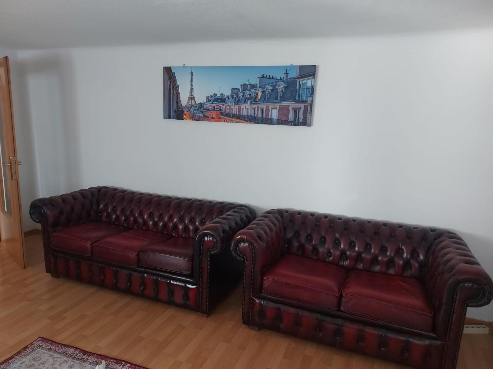 2 Bedrooms, 2 Baths House with a Living Room an Upstairs Reception rea