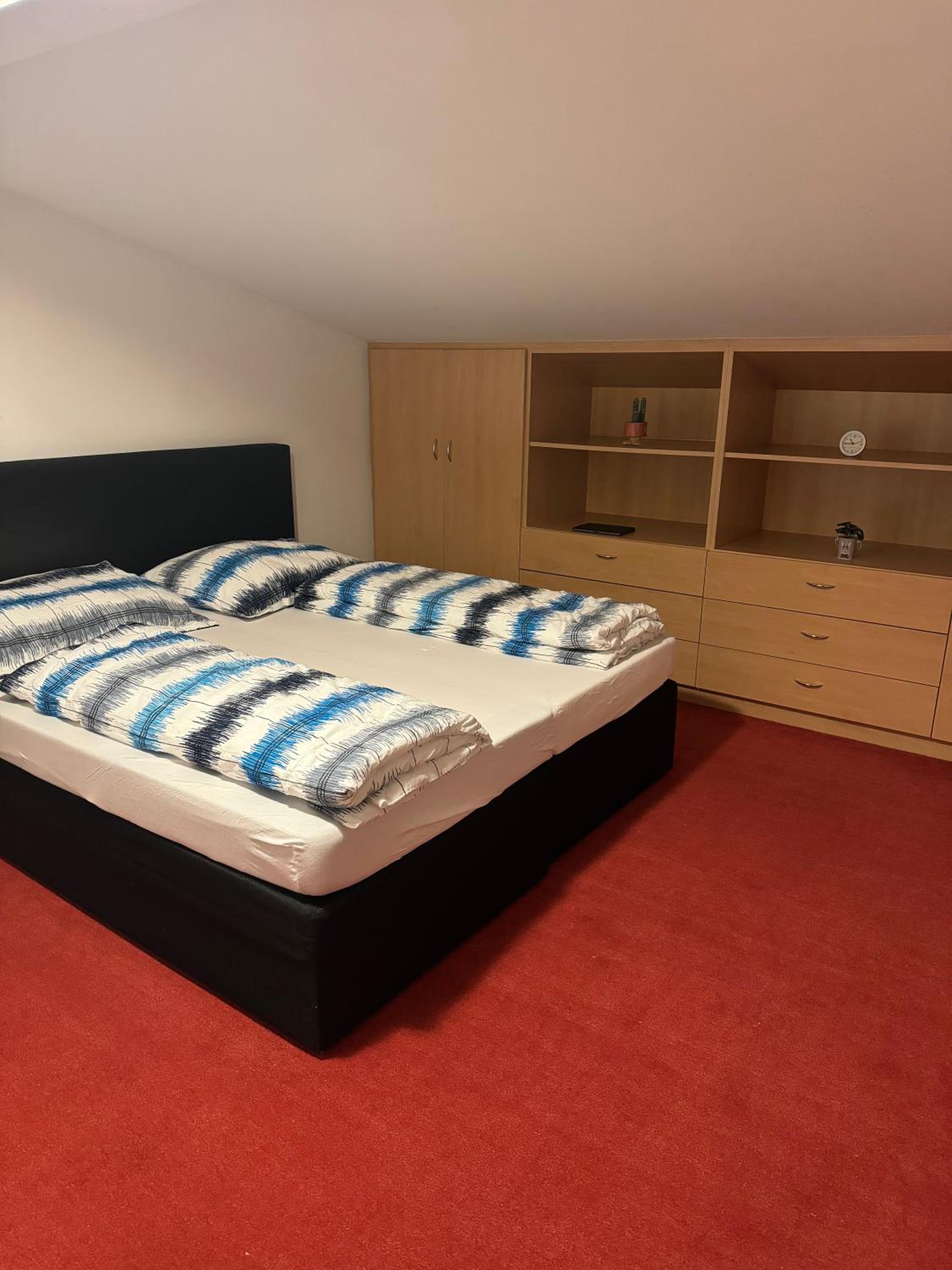 2 Bedrooms, 2 Baths House with a Living Room an Upstairs Reception rea