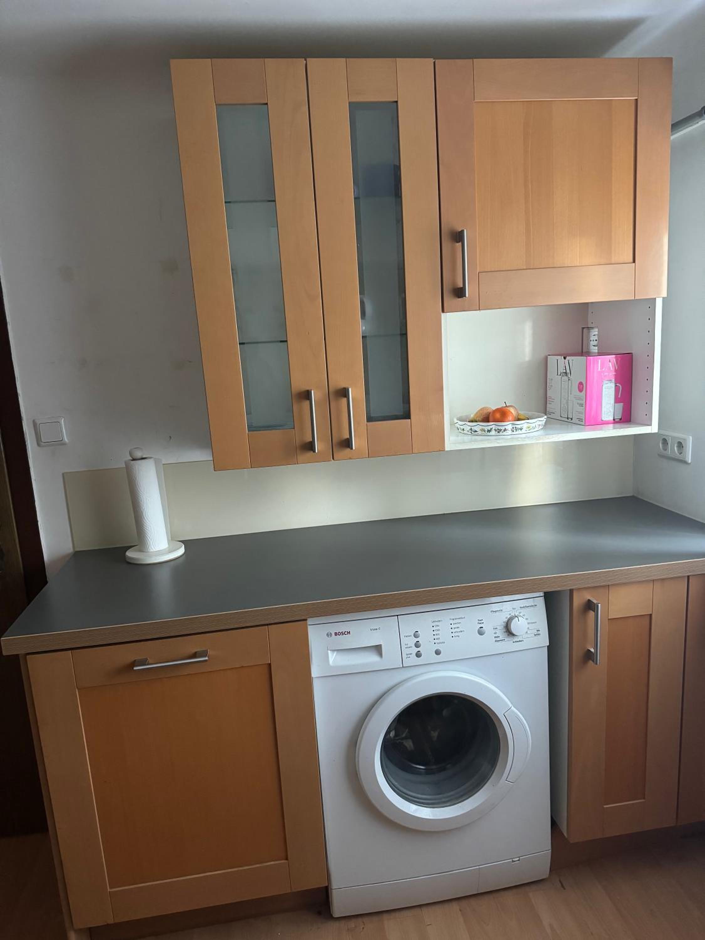 2 Bedrooms, 2 Baths House with a Living Room an Upstairs Reception rea