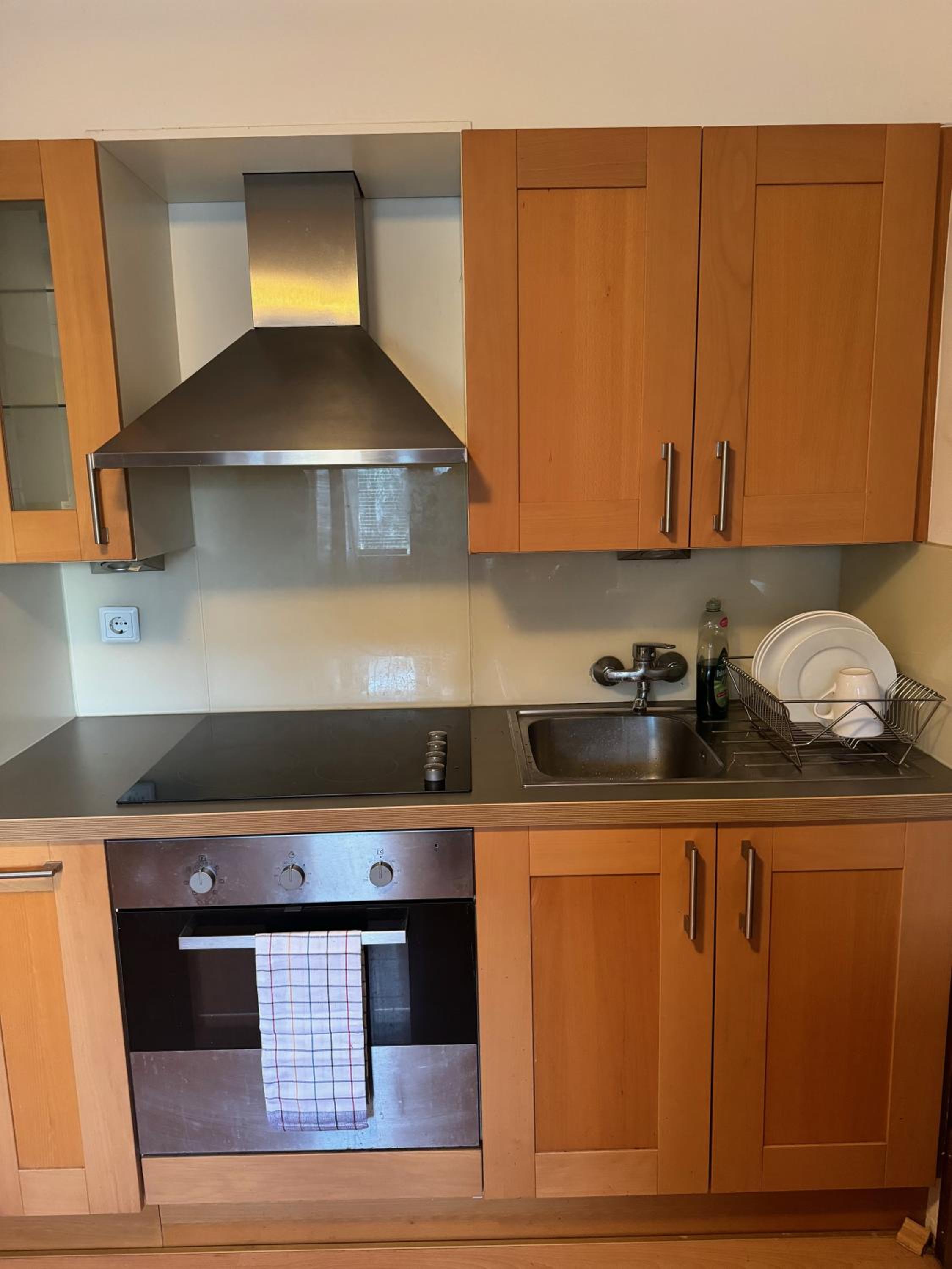 2 Bedrooms, 2 Baths House with a Living Room an Upstairs Reception rea