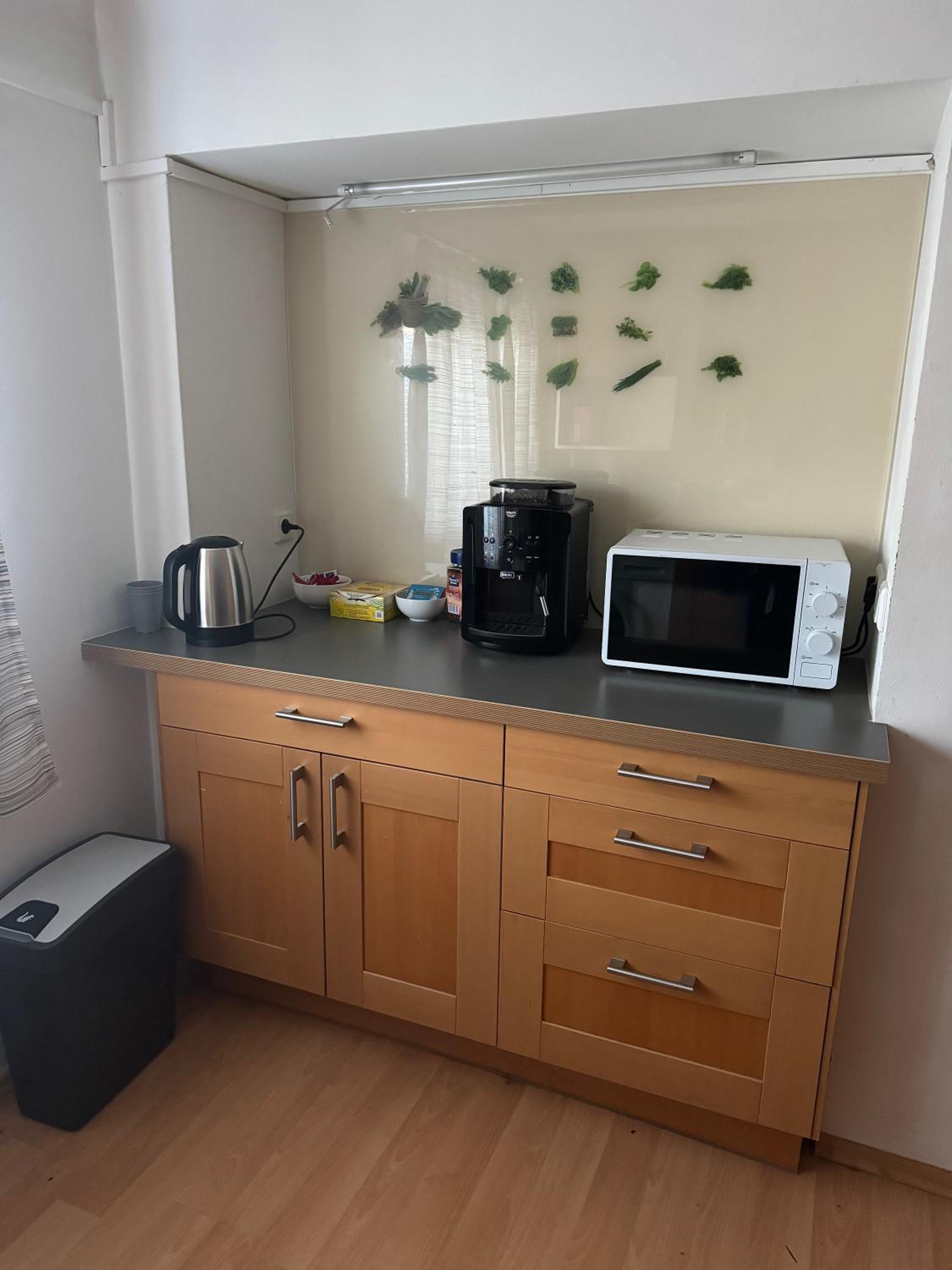 2 Bedrooms, 2 Baths House with a Living Room an Upstairs Reception rea