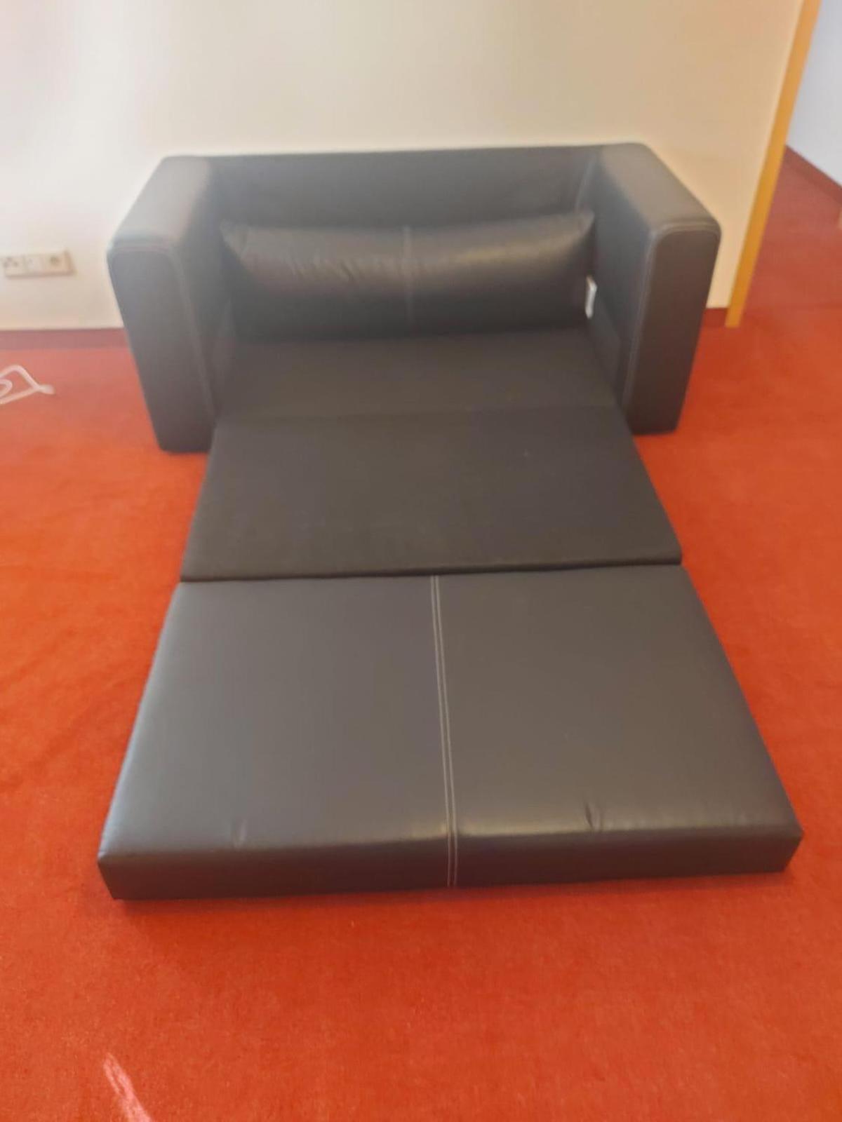 2 Bedrooms, 2 Baths House with a Living Room an Upstairs Reception rea