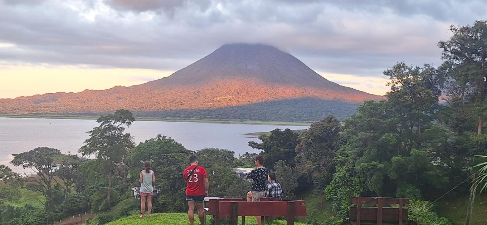 Sunset Inn Arenal B&B