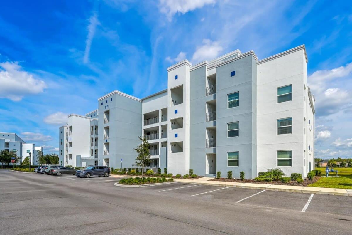 Spacious Beautiful 3-BR Condo Prime Location view 2