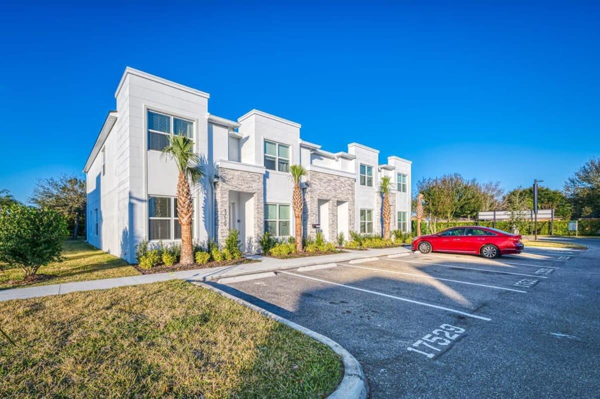 Spacious New Modern Retreat