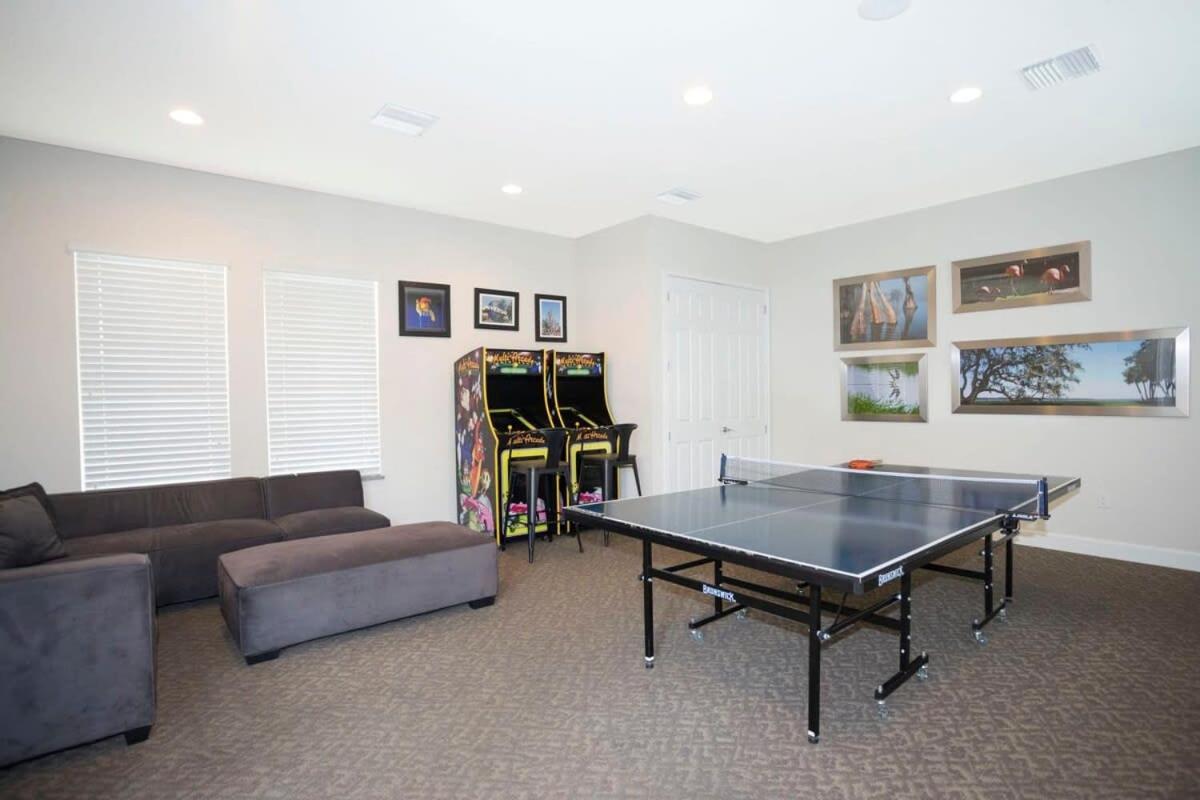 Spacious New Modern Retreat