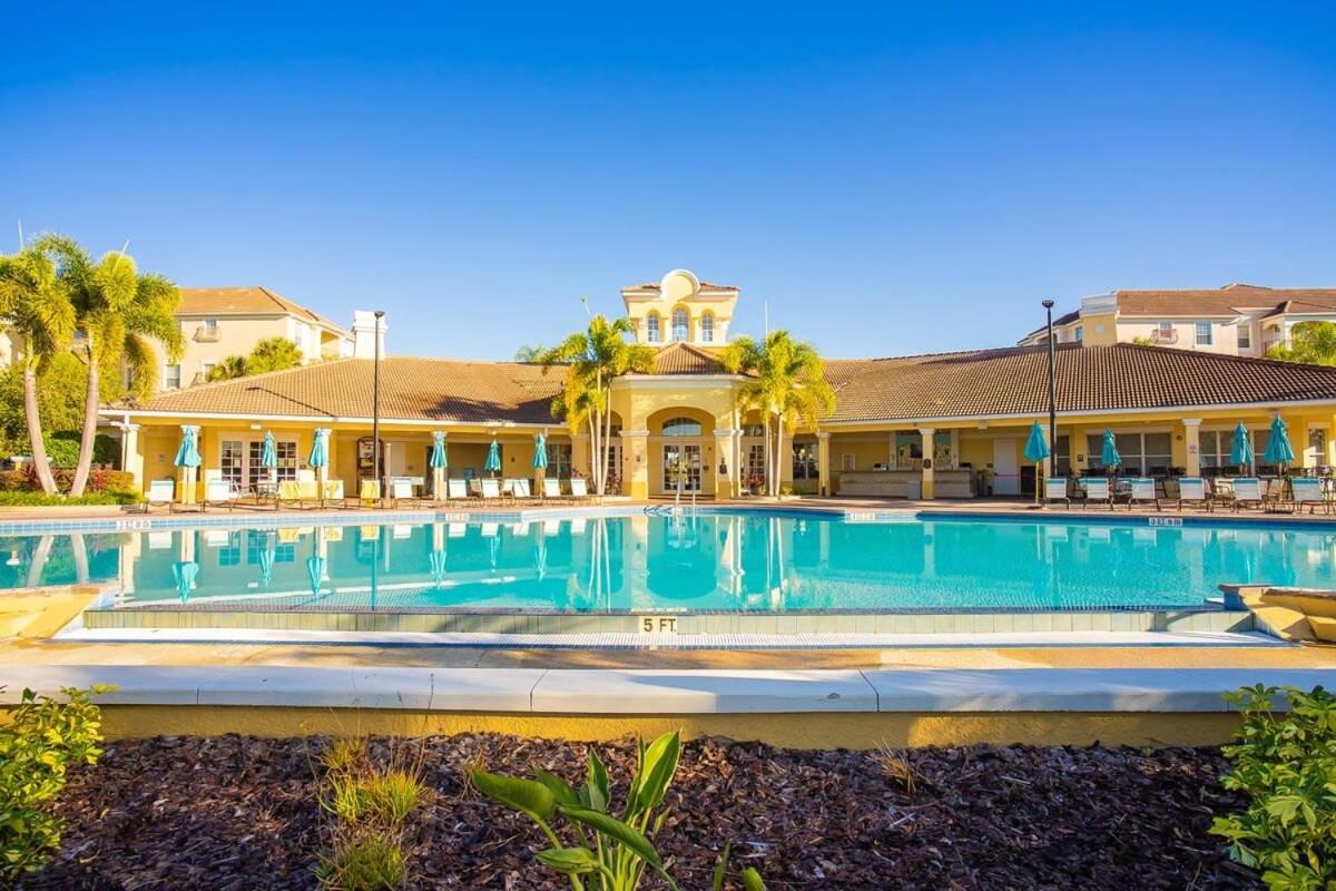 Central Elegance-Spacious Beautifully Decor Condo