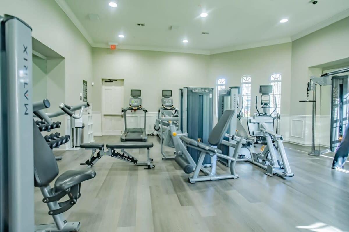 Central Elegance-Spacious Beautifully Decor Condo