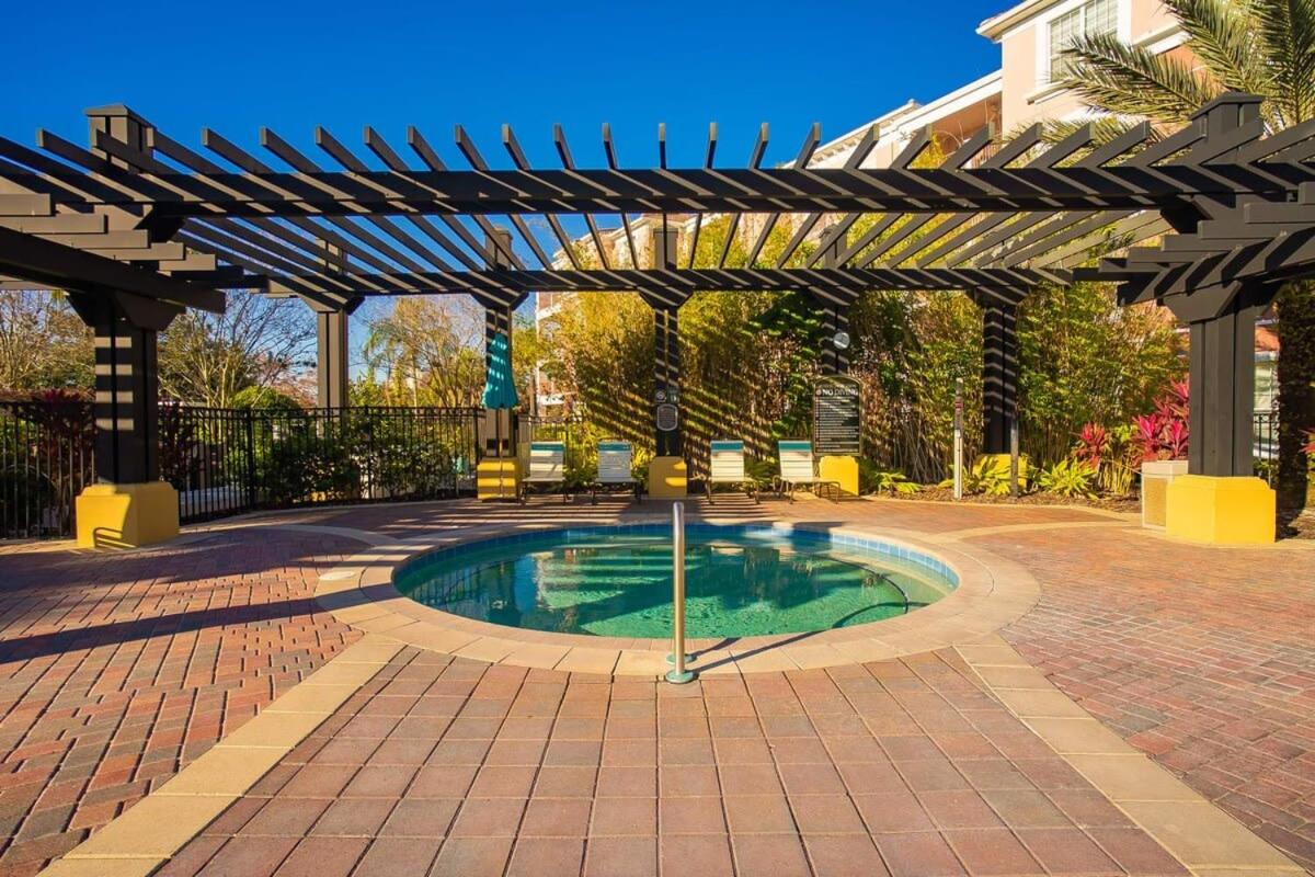 Prime Location-Spacious Condo for 8 Guests