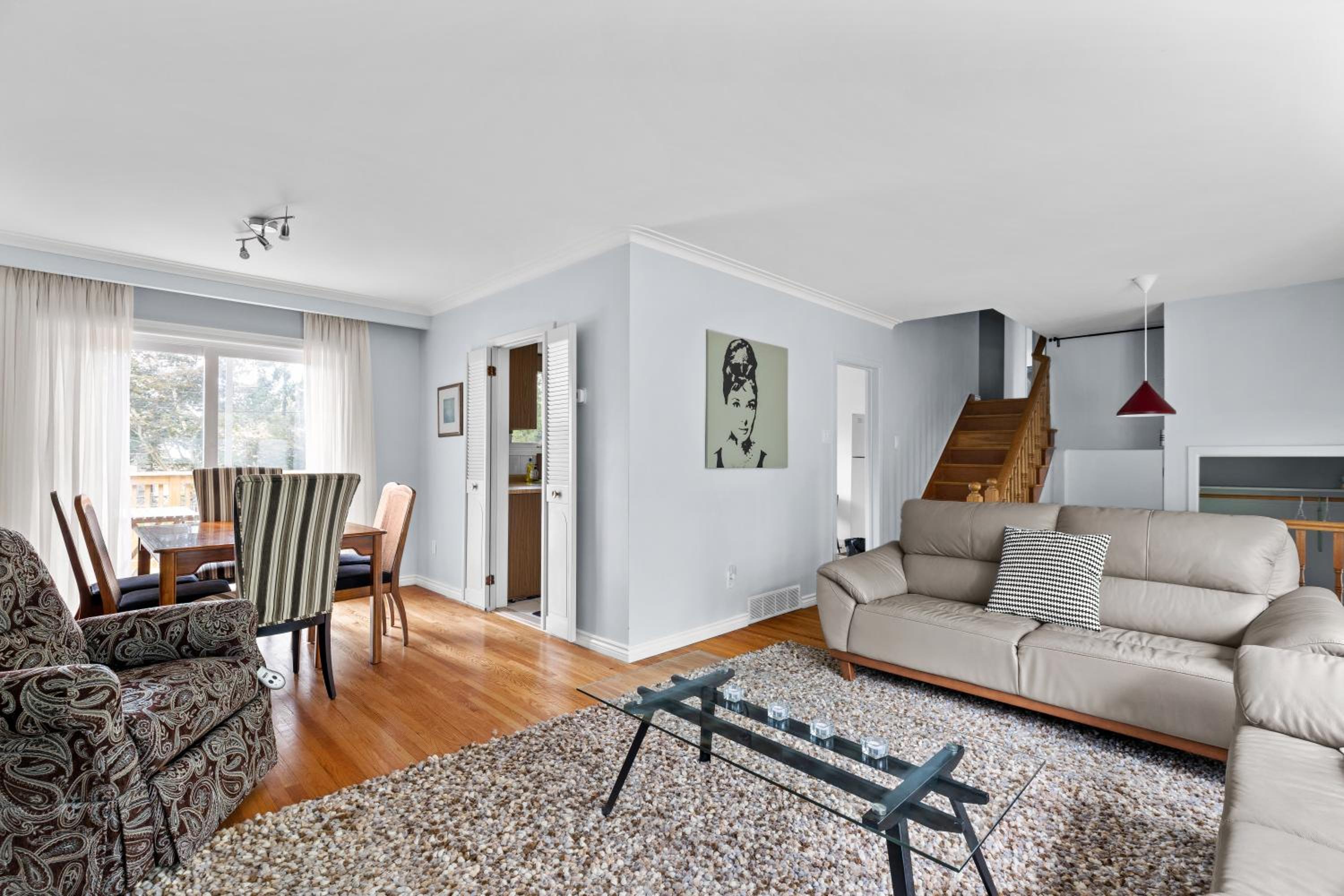 3 BR Oakville House Picturesque Neighbourhood - Property Image 14