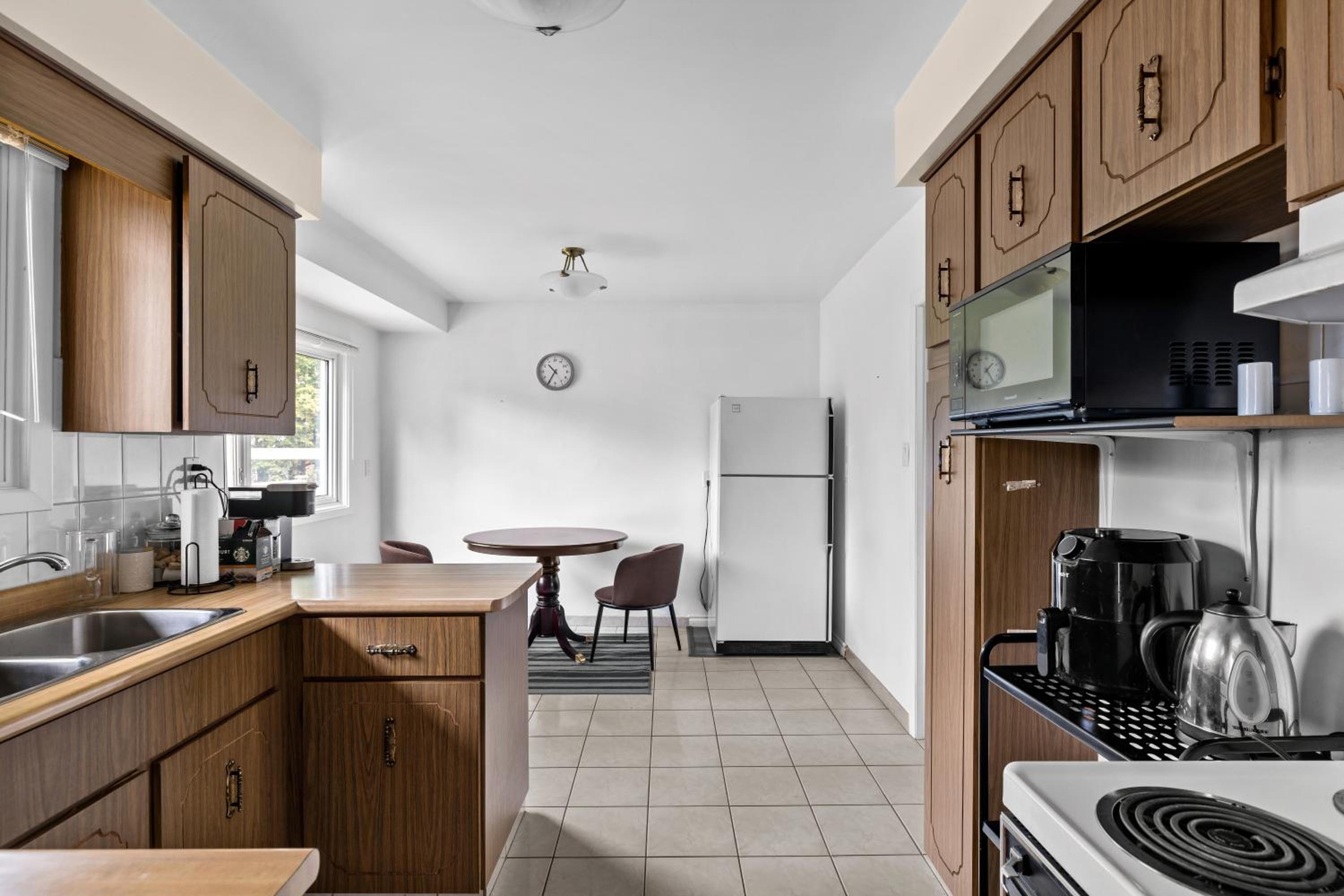 3 BR Oakville House Picturesque Neighbourhood - Property Image 10