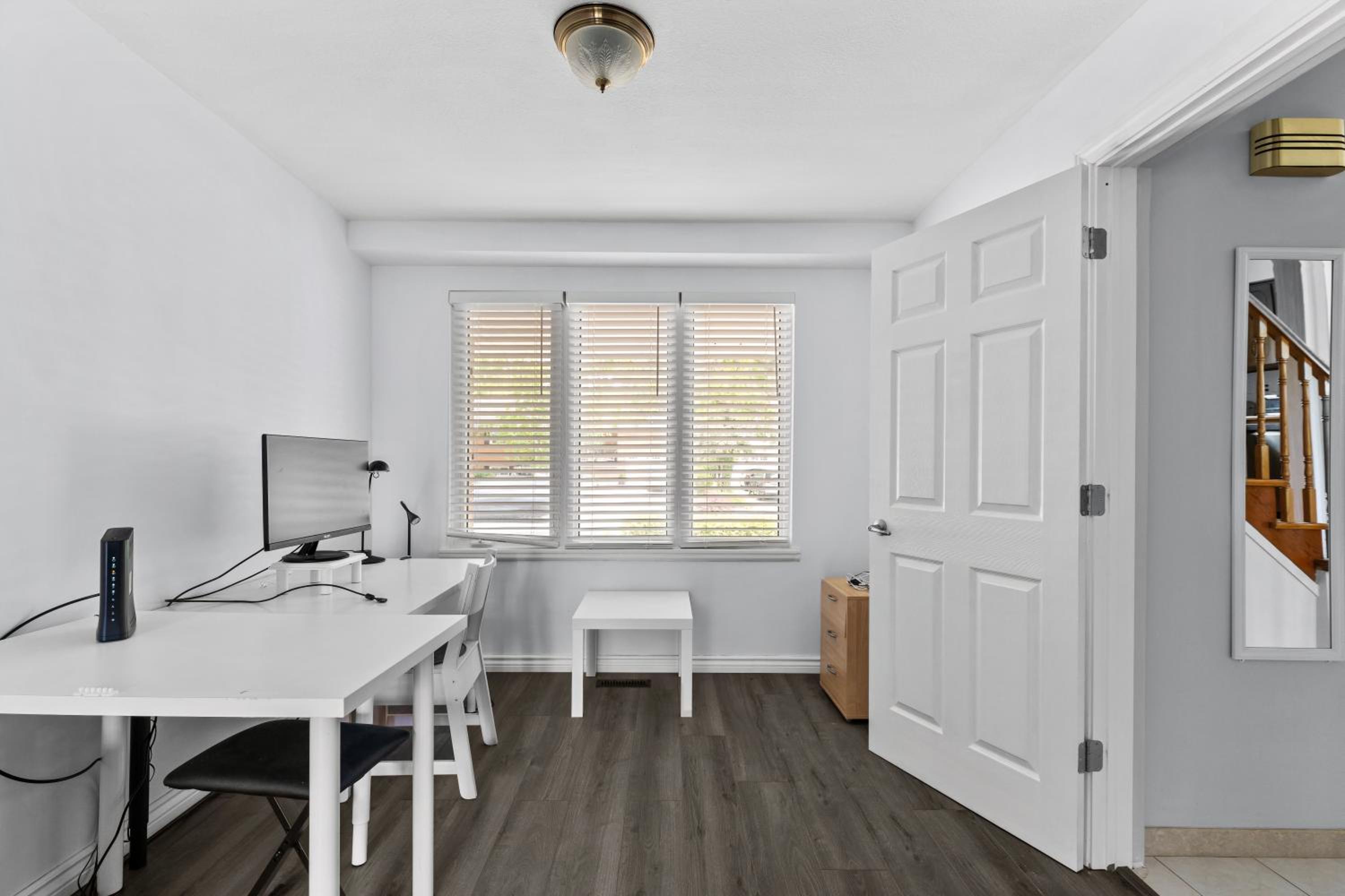 3 BR Oakville House Picturesque Neighbourhood - Property Image 7