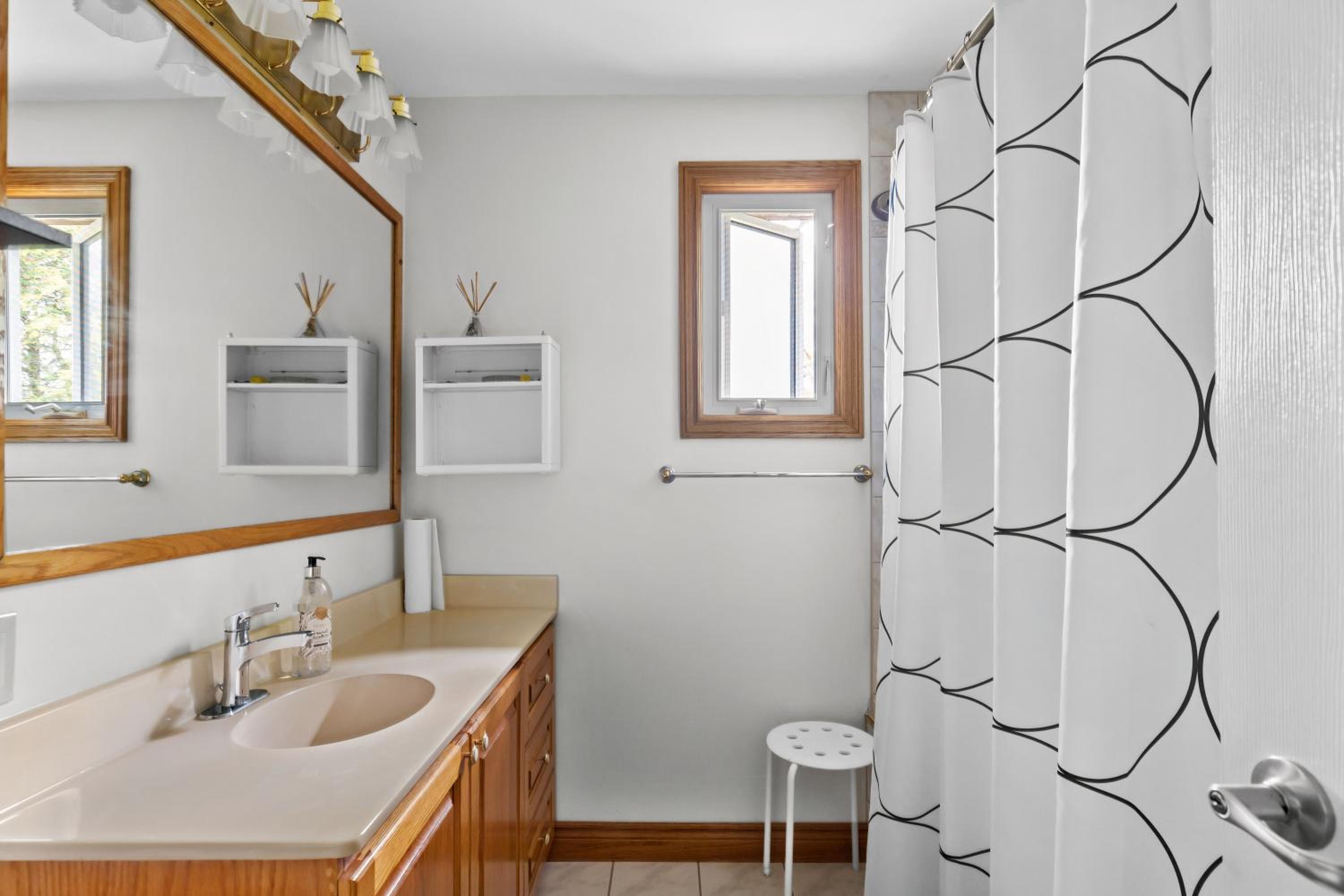 Toronto Vacations - 3 BR Oakville House Picturesque Neighbourhood - Property Image 3