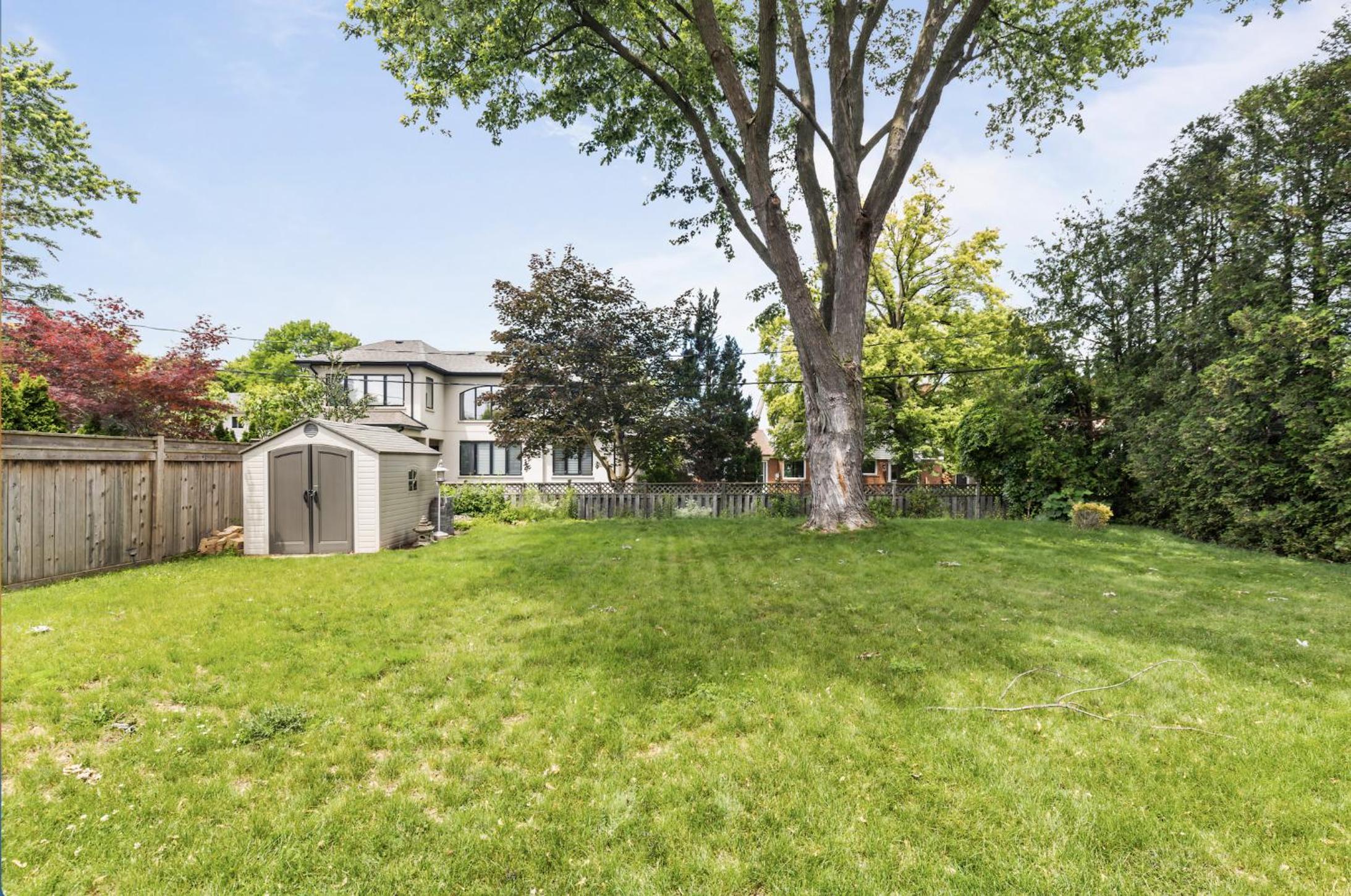 3 BR Oakville House Picturesque Neighbourhood - Property Image 3