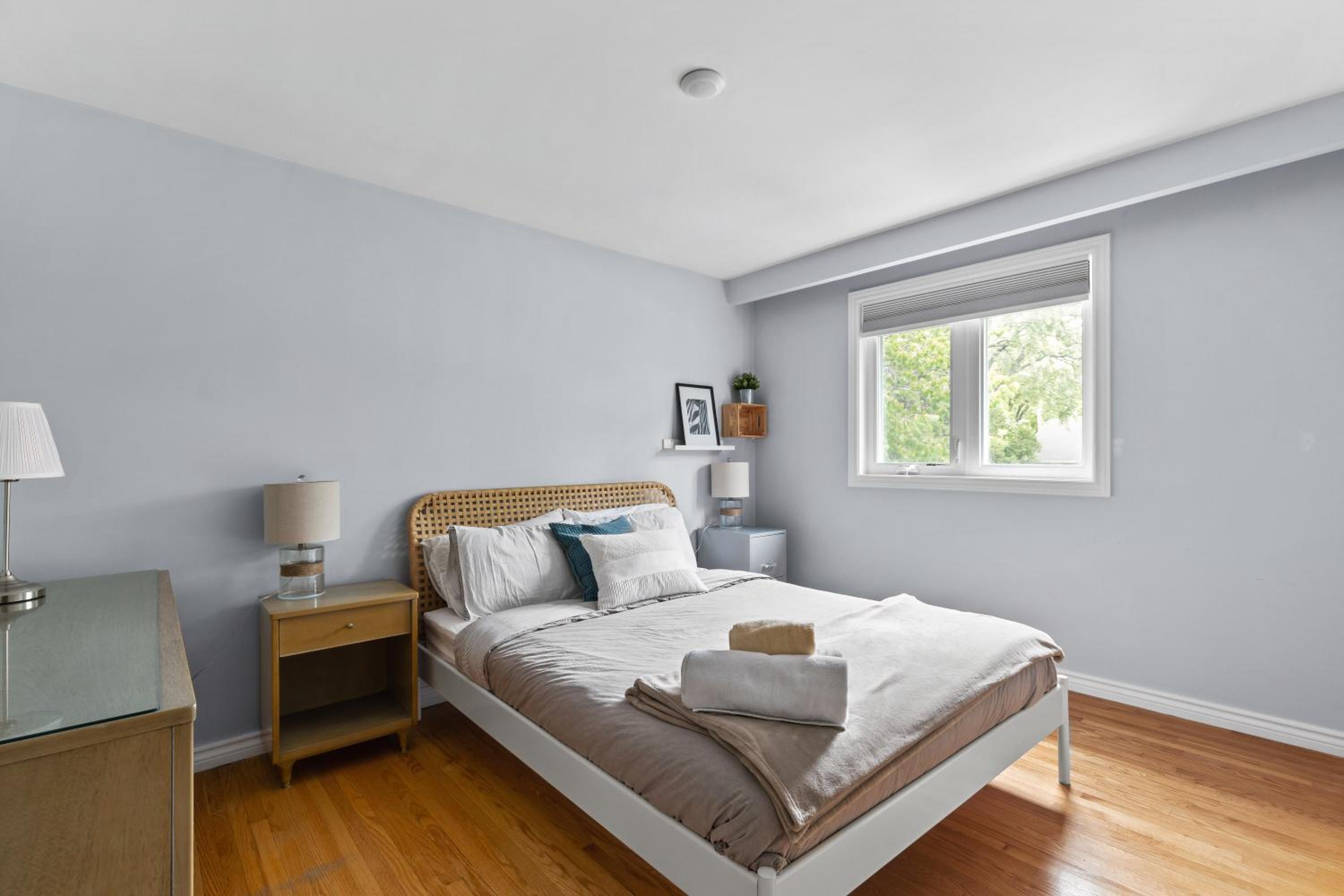 Toronto Vacations - 3 BR Oakville House Picturesque Neighbourhood - Property Image 5