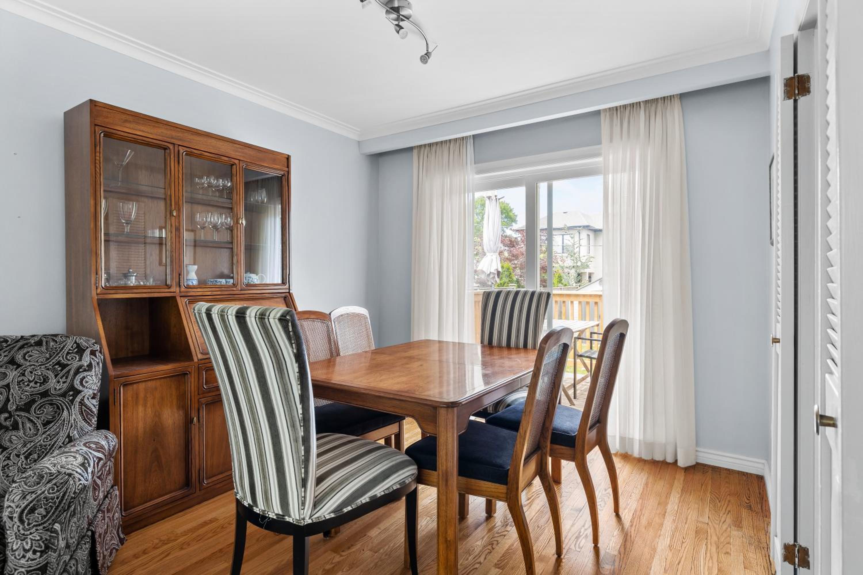 3 BR Oakville House Picturesque Neighbourhood - Property Image 11