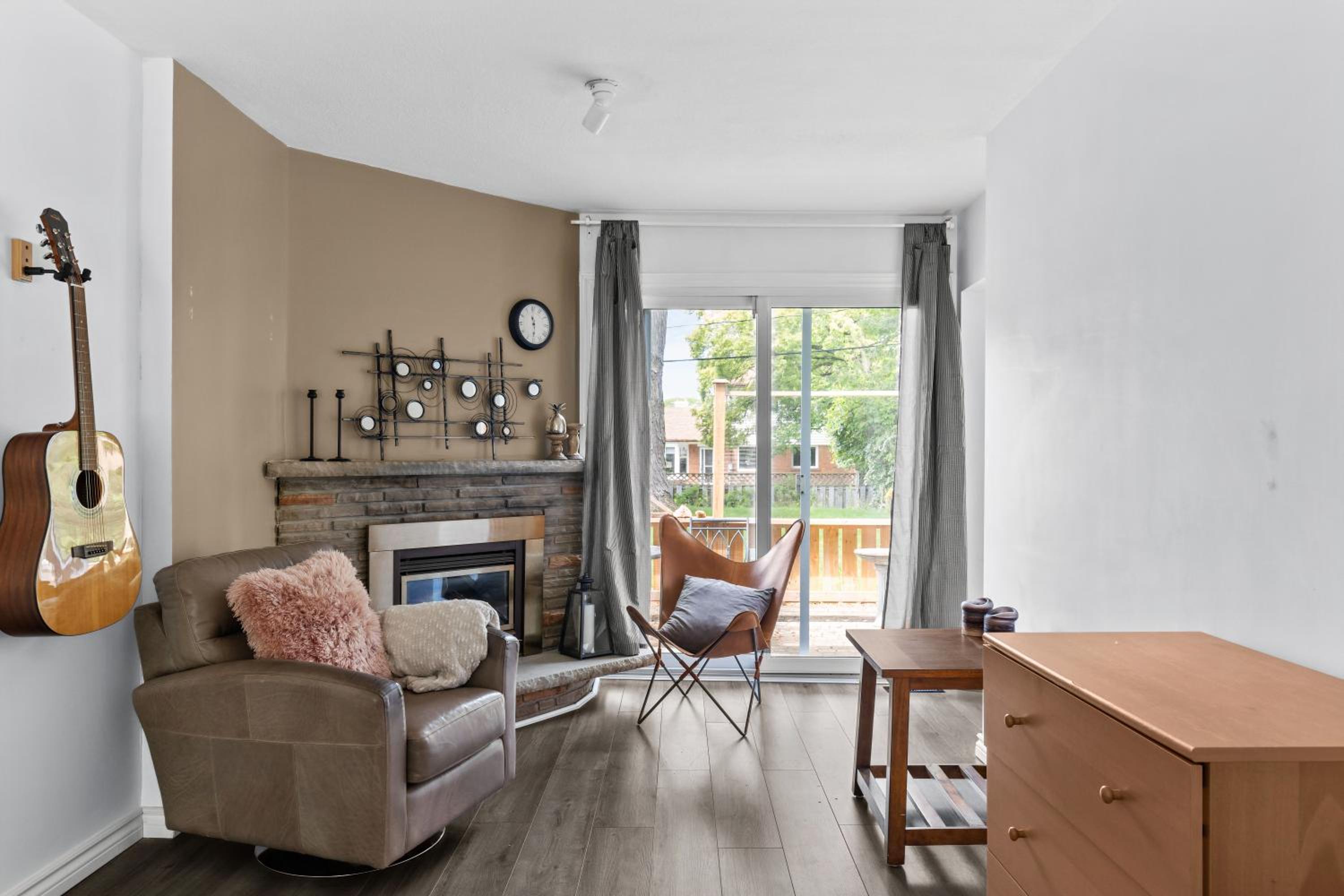 3 BR Oakville House Picturesque Neighbourhood - Property Image 12