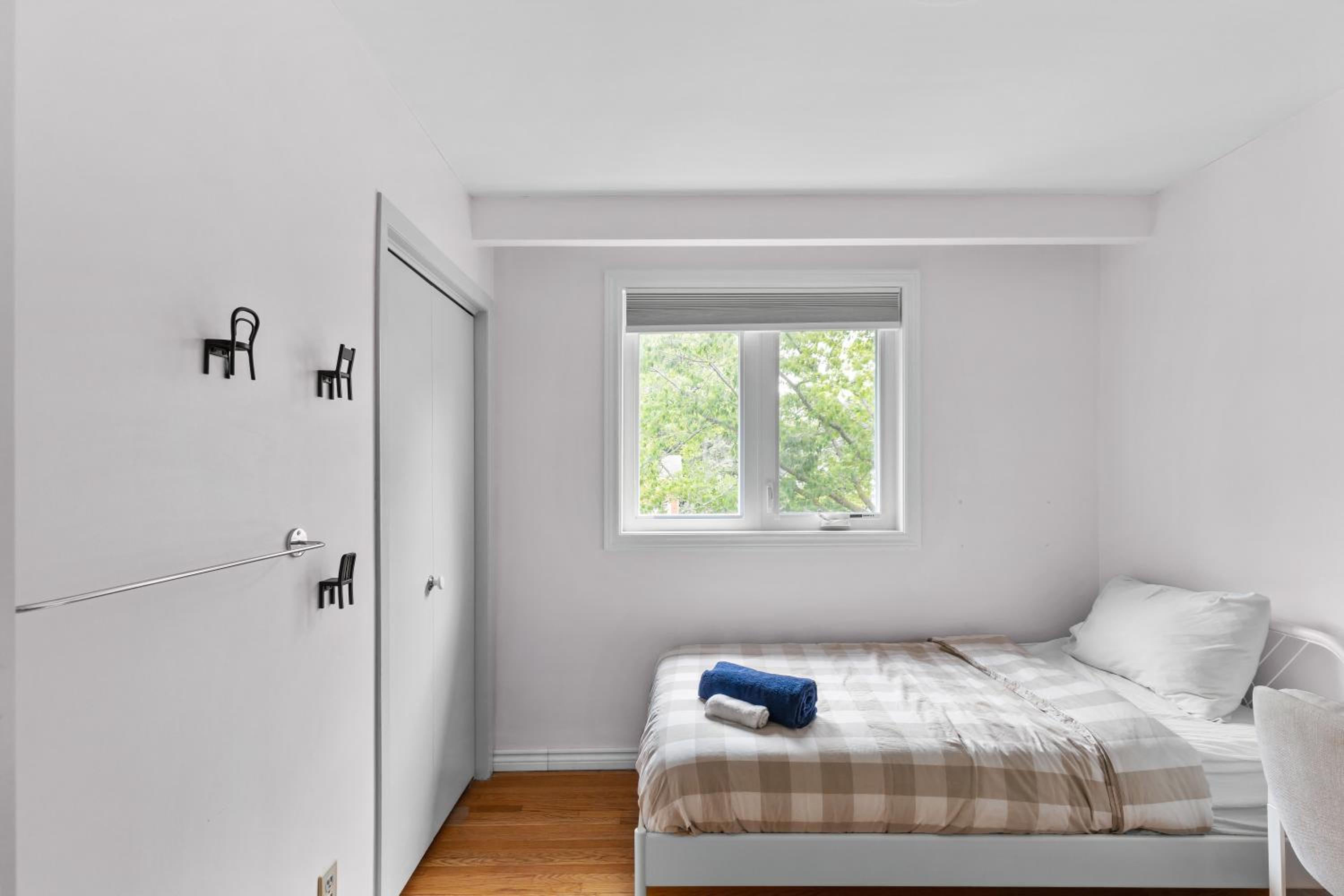 3 BR Oakville House Picturesque Neighbourhood - Property Image 23