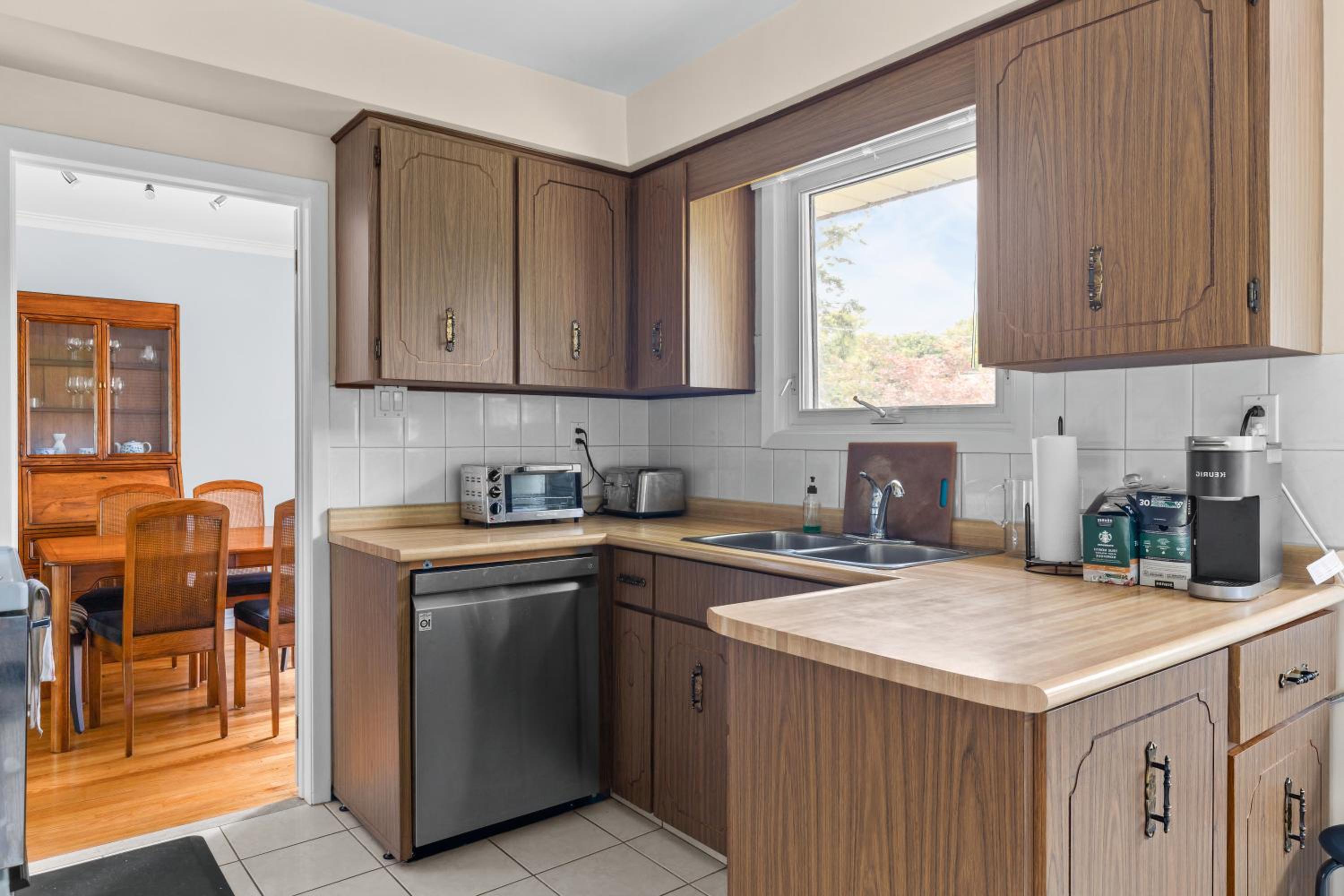 3 BR Oakville House Picturesque Neighbourhood - Property Image 9