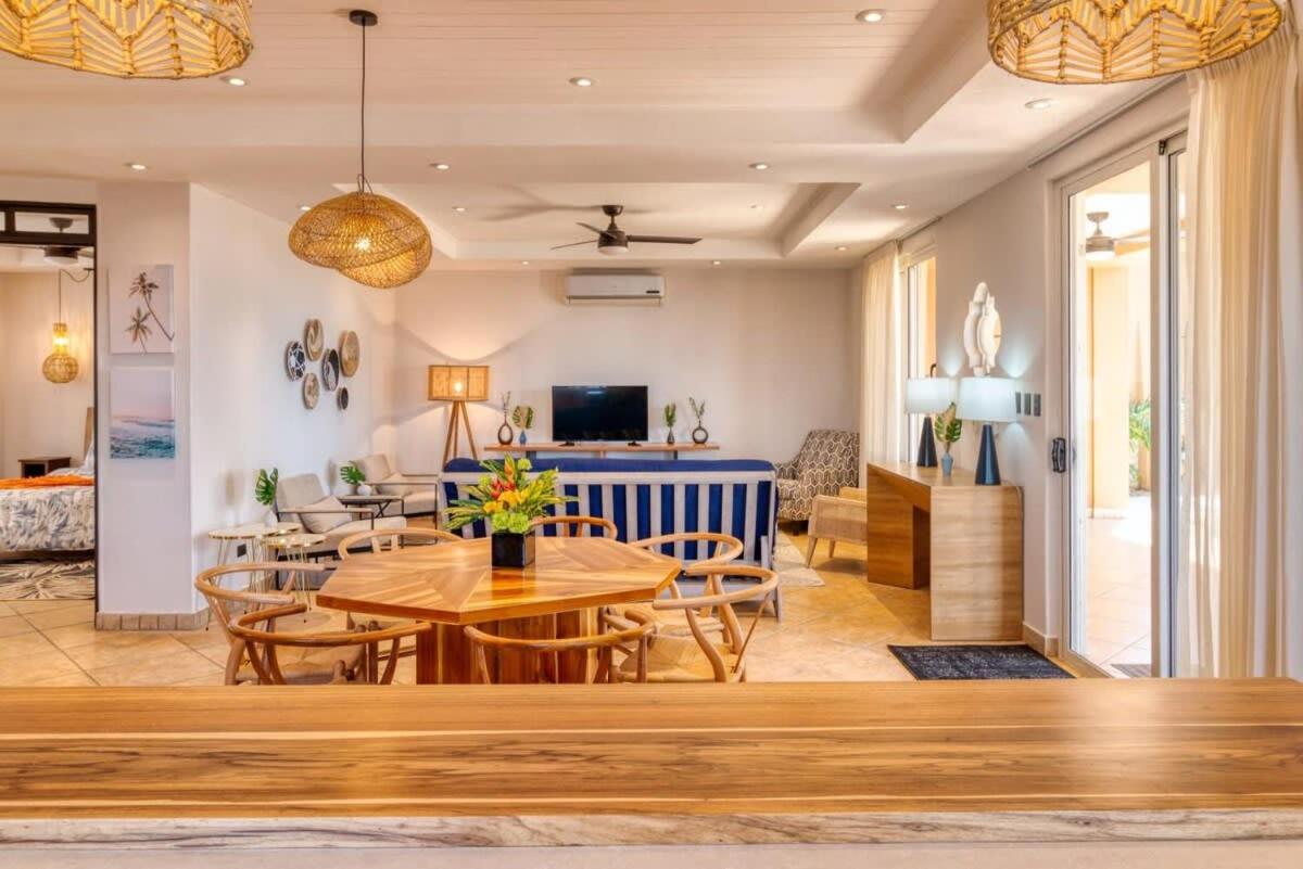 2-Bedroom Mountaintop Apartment with Incredible Ocean View