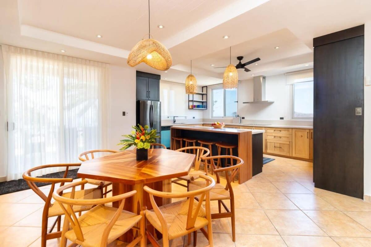 2-Bedroom Mountaintop Apartment with Incredible Ocean View