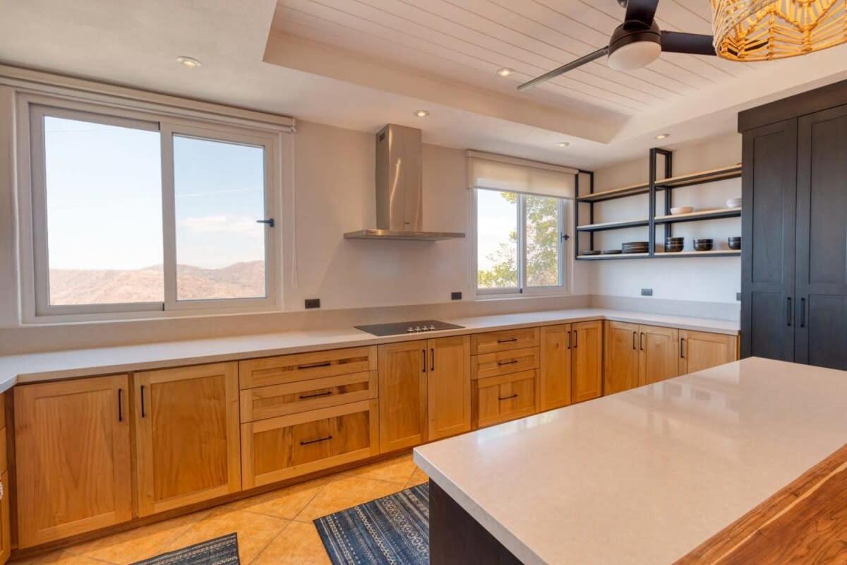 2-Bedroom Mountaintop Apartment with Incredible Ocean View