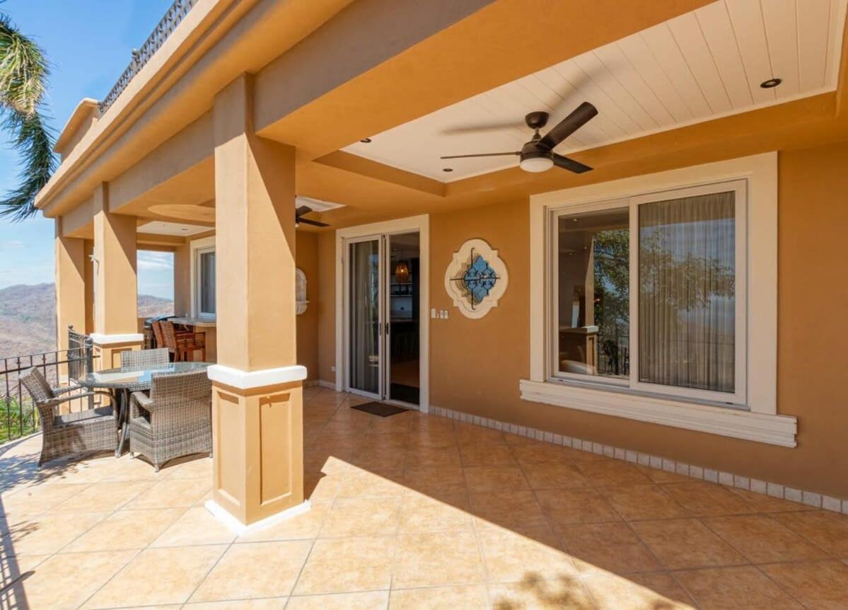 2-Bedroom Mountaintop Apartment with Incredible Ocean View