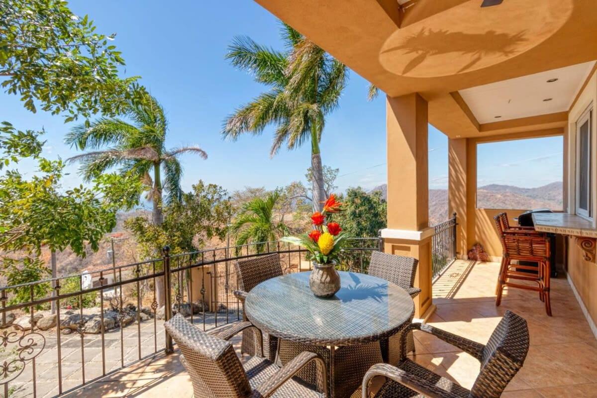 2-Bedroom Mountaintop Apartment with Incredible Ocean View