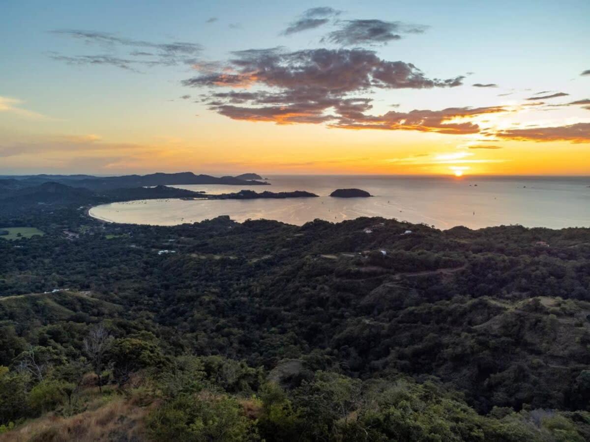 2-Bedroom Mountaintop Apartment with Incredible Ocean View