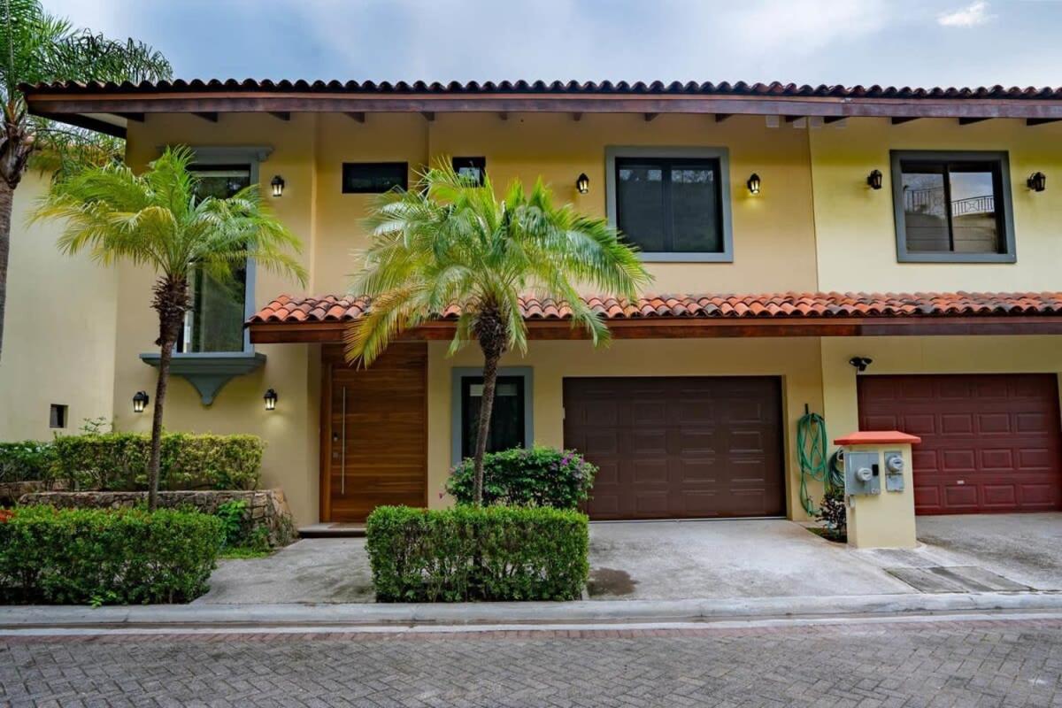 Stylish Villa with Brand-New Furniture, Panoramic Ocean Views, and Infinity Swimming Pool & Hot Tub