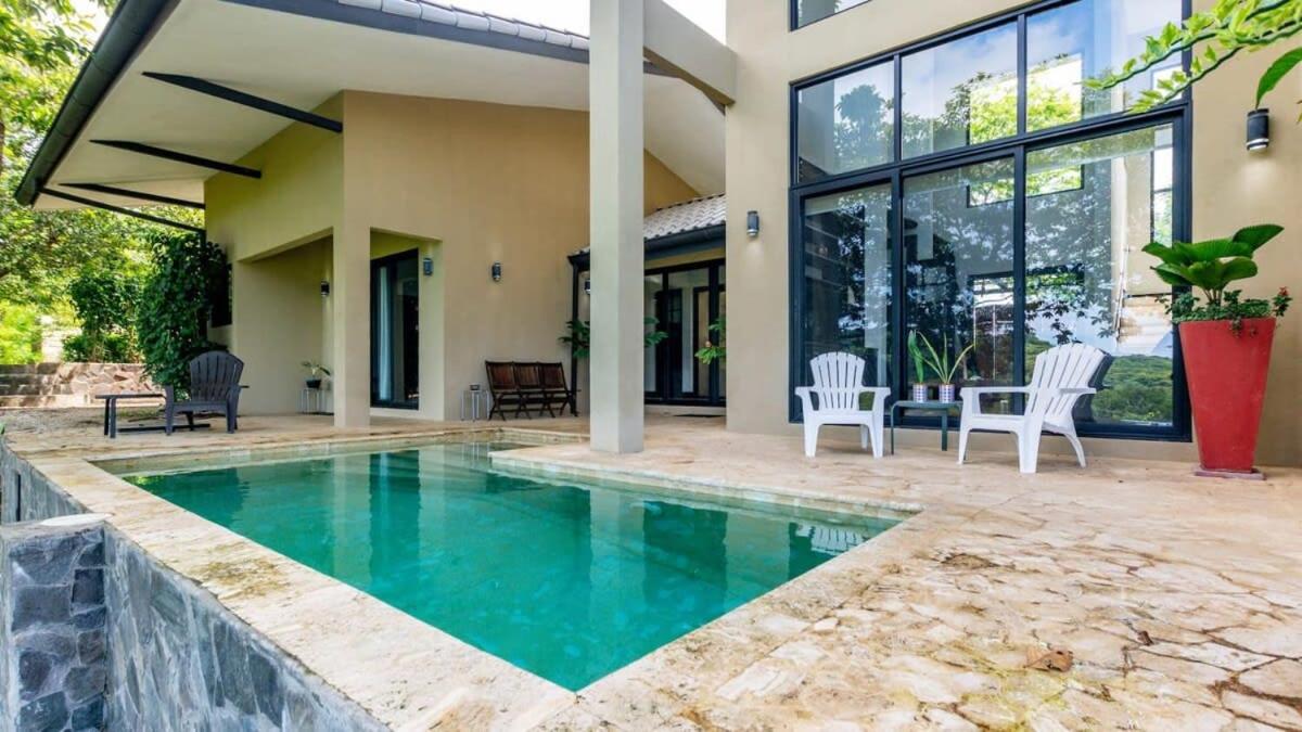 Nostalgic Retro Home on Luxurious Lot with a Private Infinity Pool and Ocean Views