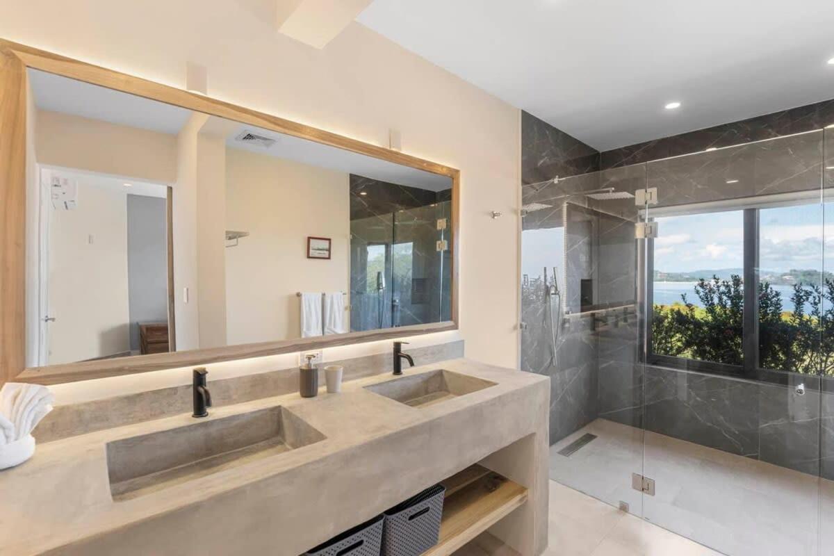 Stylish Villa with Brand-New Furniture, Panoramic Ocean Views, and Infinity Swimming Pool & Hot Tub
