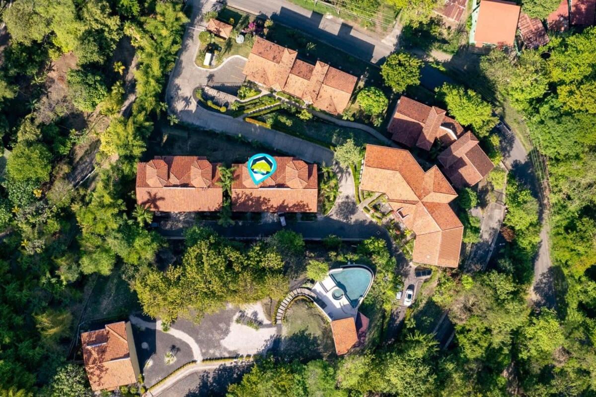 Stylish Villa with Brand-New Furniture, Panoramic Ocean Views, and Infinity Swimming Pool & Hot Tub