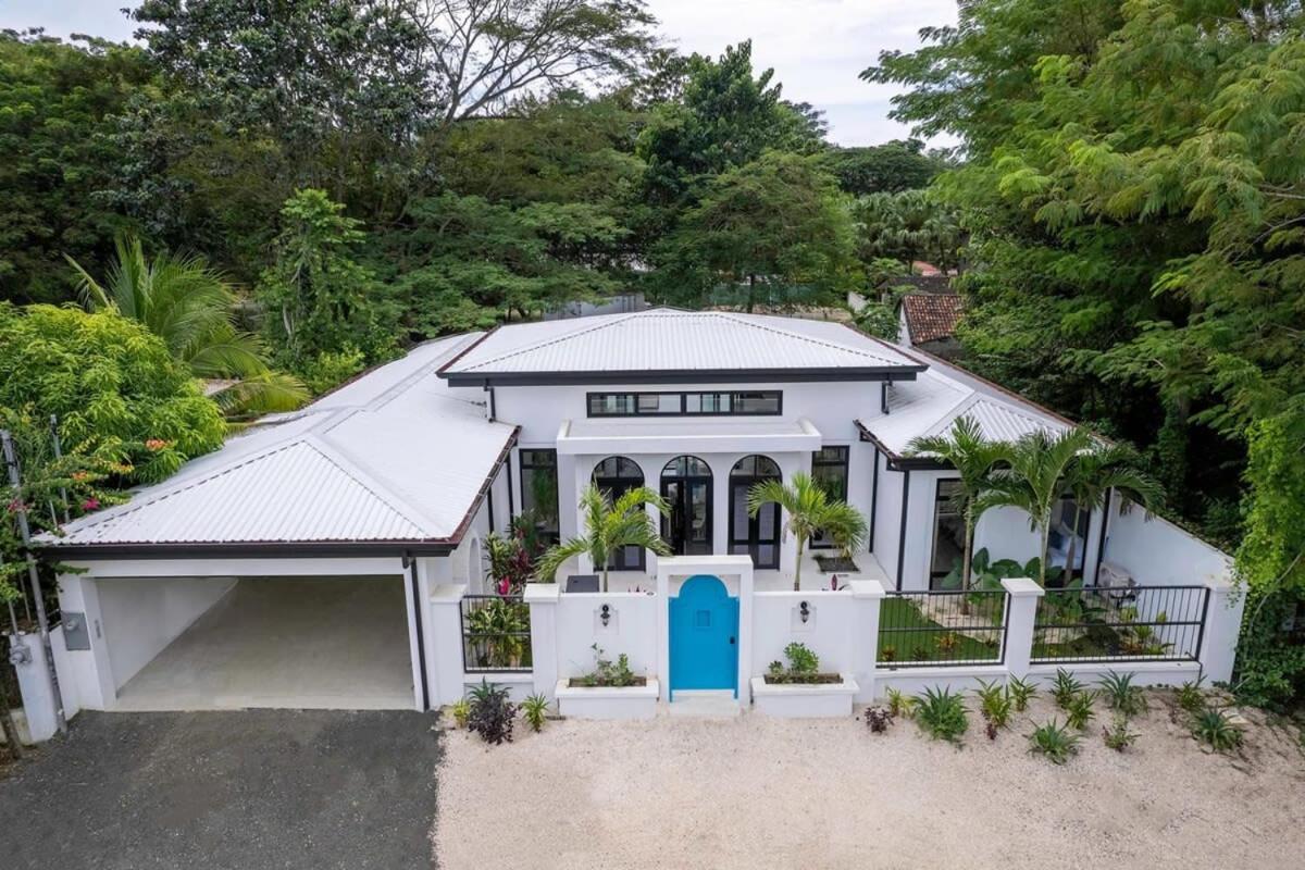Modern Garden Villa with Private Pool, Outdoor Kitchen & Separate Casita Near Playa Potrero