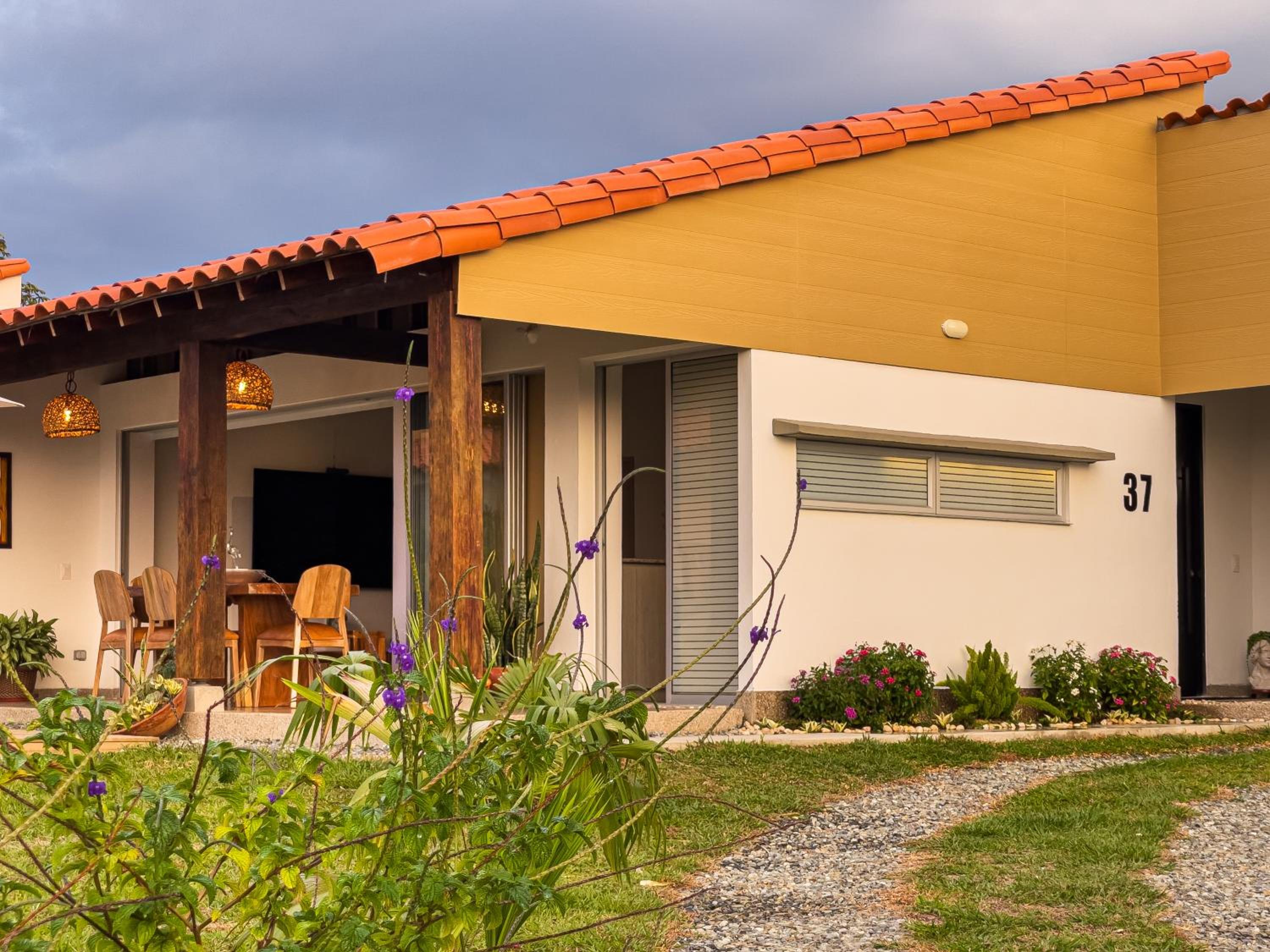 Casa Campestre Nueva y Familiar + Jacuzzi + Wifi
