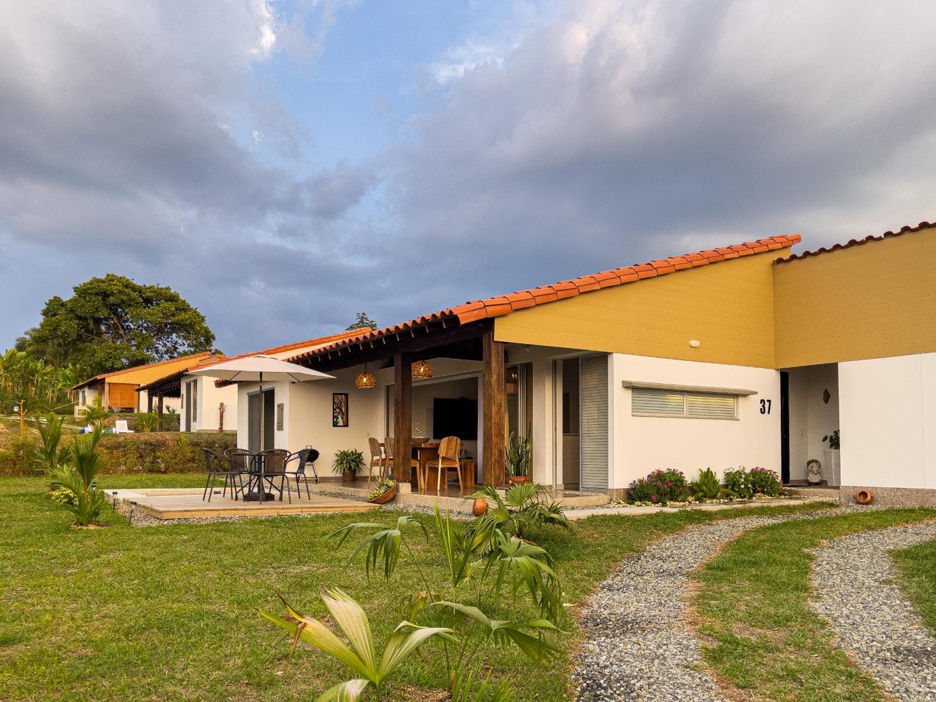 Casa Campestre Nueva y Familiar + Jacuzzi + Wifi
