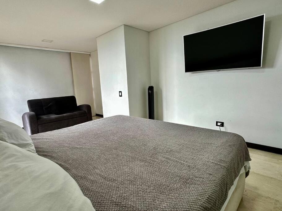 702 Beautiful and spacious apartment in El Poblado