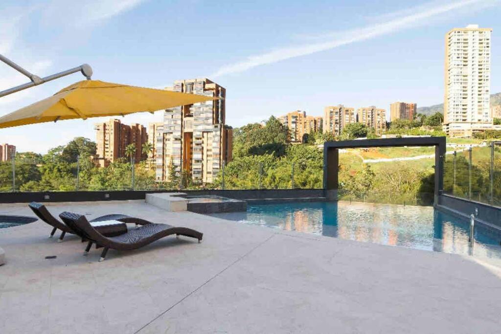 702 Beautiful and spacious apartment in El Poblado