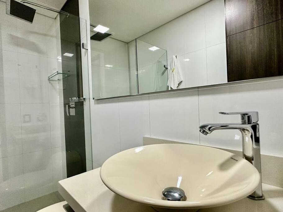 702 Beautiful and spacious apartment in El Poblado