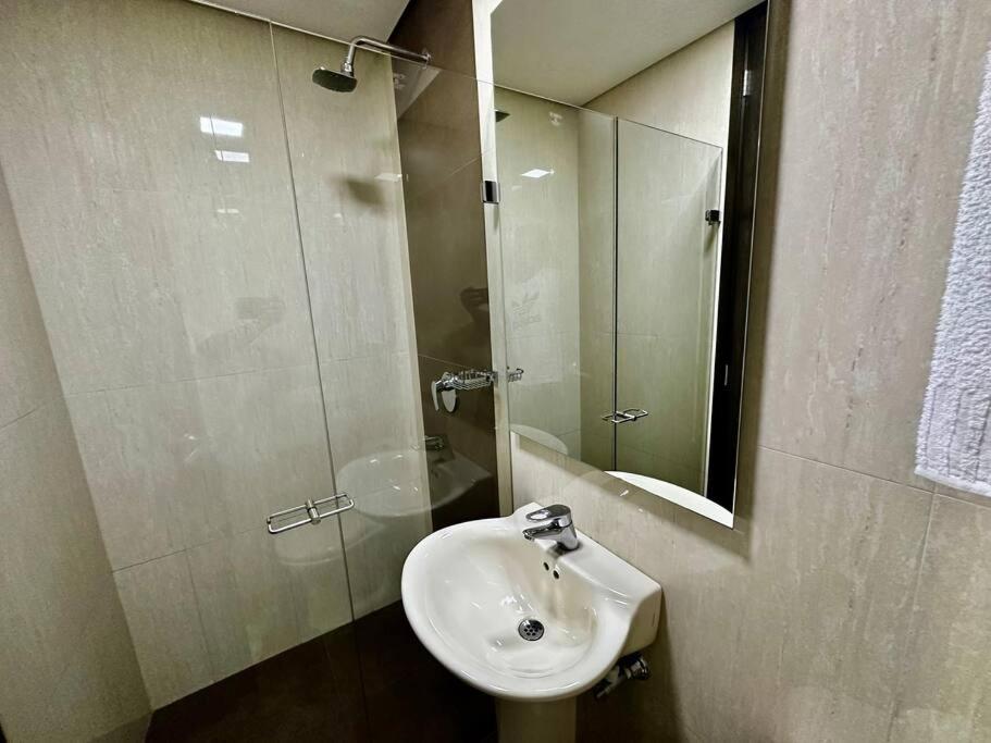 702 Beautiful and spacious apartment in El Poblado
