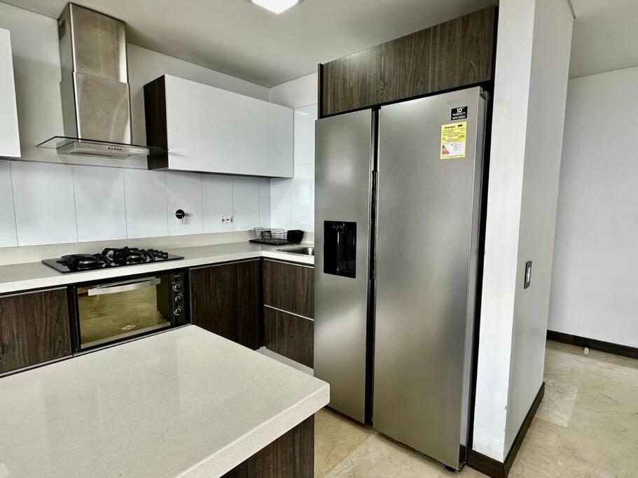 702 Beautiful and spacious apartment in El Poblado