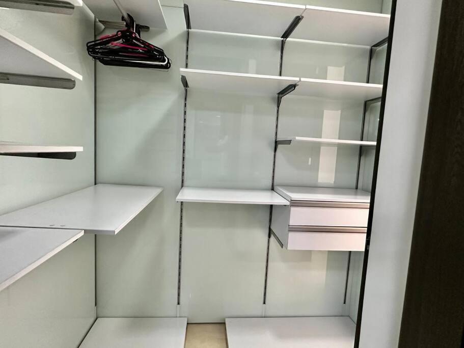 702 Beautiful and spacious apartment in El Poblado